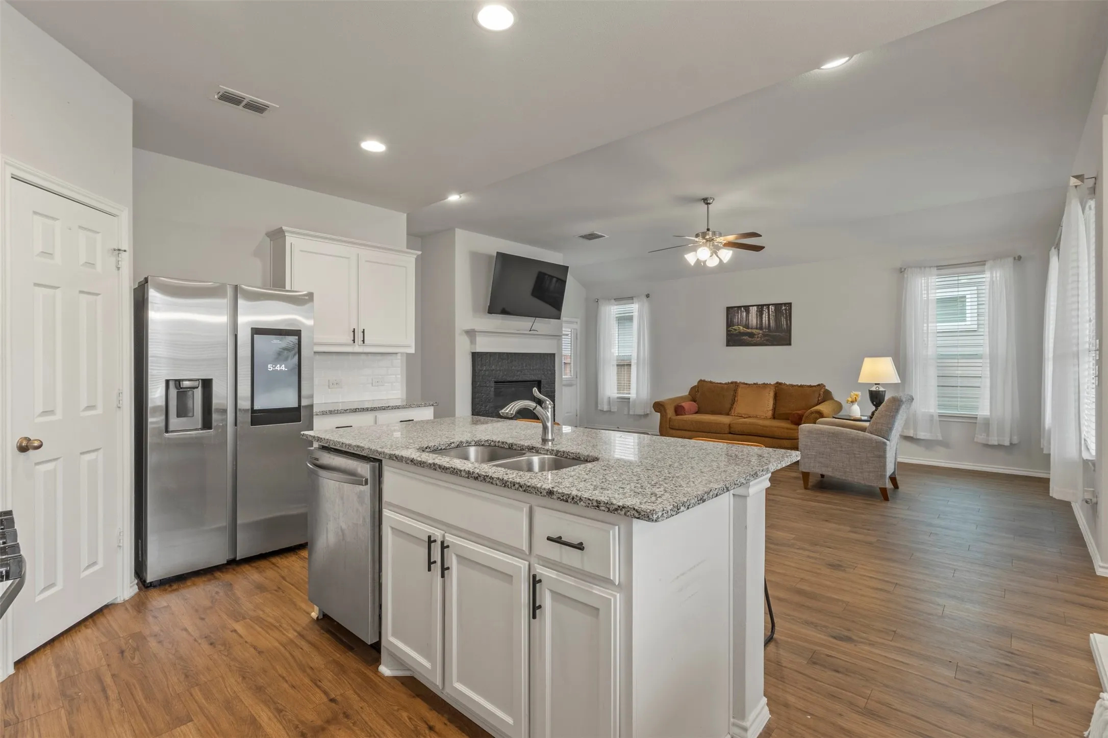 Single Family Residence For Sale in Kaufman County , 1983 Obsidian Trail, Forney, Texas 75126, 3 Bedroom, 2 Bathroom, 2 Garage spaces, 1,628 Sqft, built in 2018, mls#21293496, Real Estate Agent in Forney, Homes For Sale in Kaufman county, Homes For Sale in Forney, Realtor in Forney Texas, Real Estate Brokerage Independent Realty Texas, Luminita Cordes Realtor