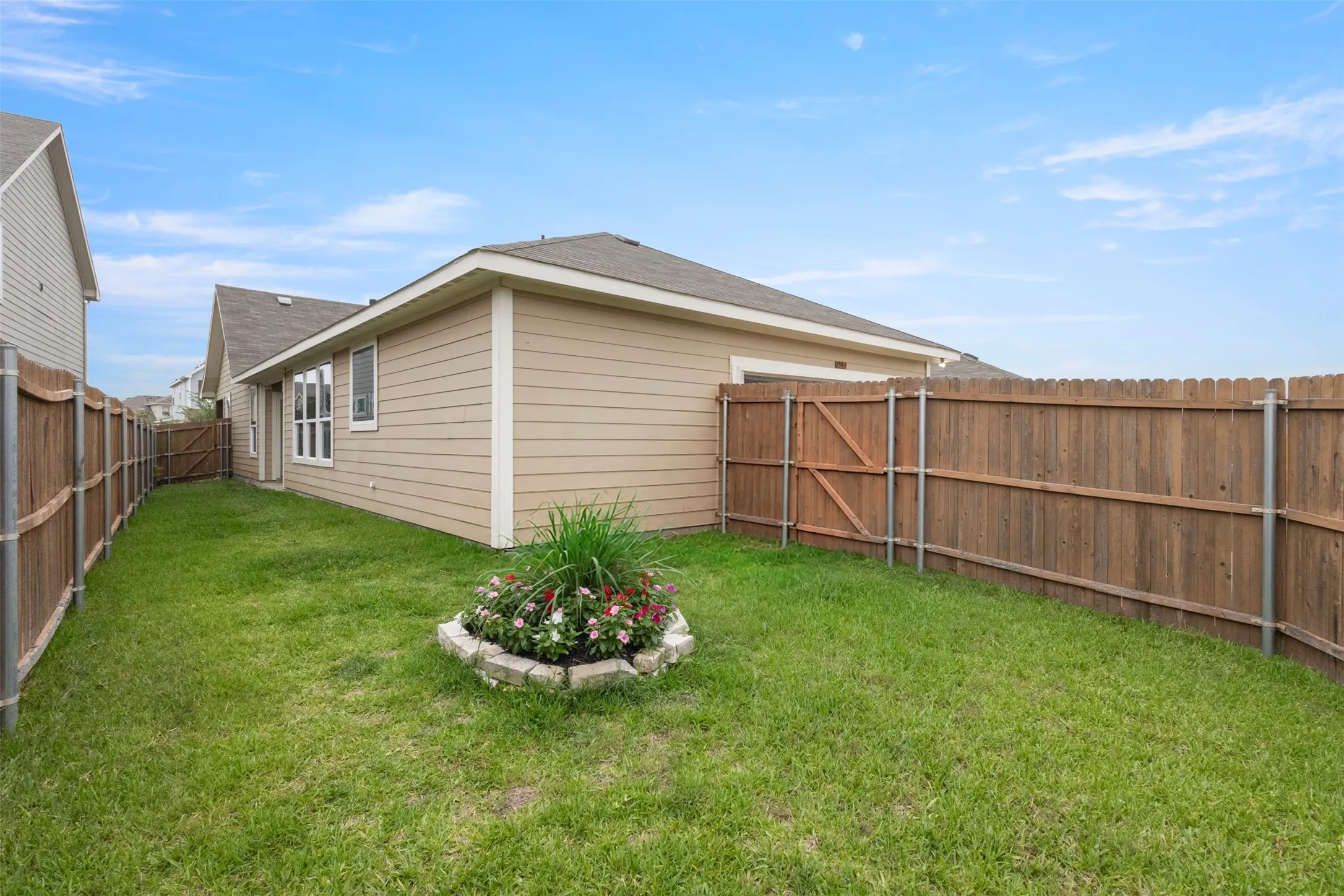 Single Family Residence For Sale in Kaufman County , 1983 Obsidian Trail, Forney, Texas 75126, 3 Bedroom, 2 Bathroom, 2 Garage spaces, 1,628 Sqft, built in 2018, mls#21293496, Real Estate Agent in Forney, Homes For Sale in Kaufman county, Homes For Sale in Forney, Realtor in Forney Texas, Real Estate Brokerage Independent Realty Texas, Luminita Cordes Realtor