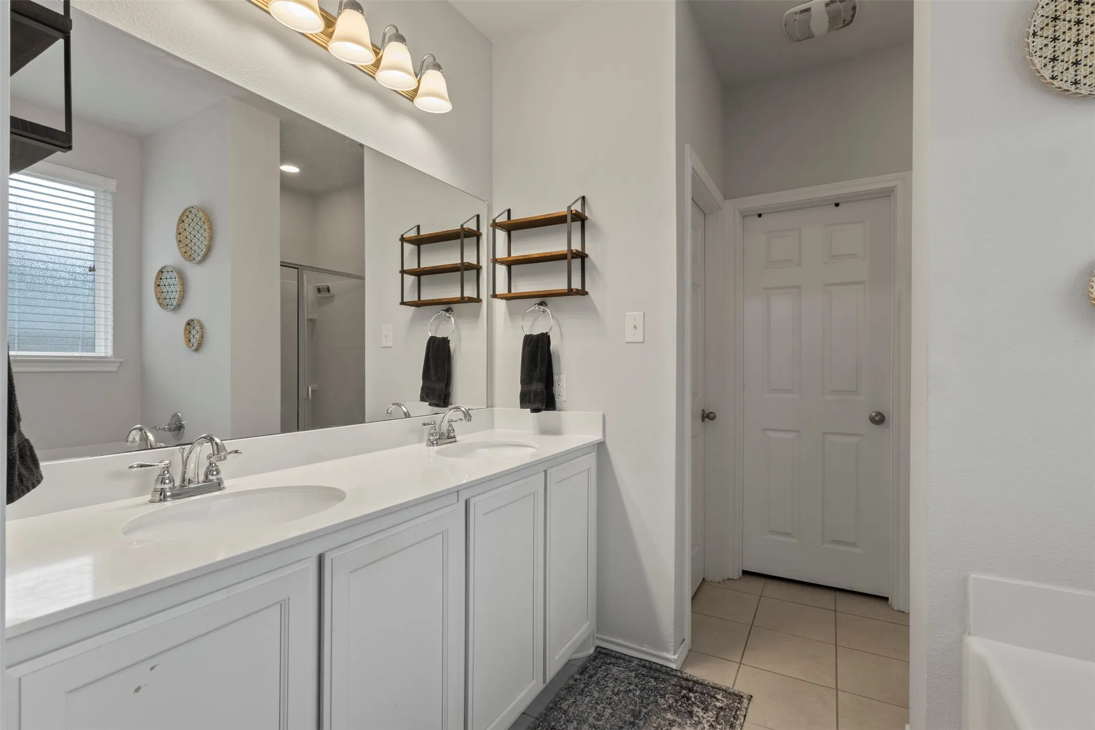 Single Family Residence For Sale in Kaufman County , 1983 Obsidian Trail, Forney, Texas 75126, 3 Bedroom, 2 Bathroom, 2 Garage spaces, 1,628 Sqft, built in 2018, mls#21293496, Real Estate Agent in Forney, Homes For Sale in Kaufman county, Homes For Sale in Forney, Realtor in Forney Texas, Real Estate Brokerage Independent Realty Texas, Luminita Cordes Realtor