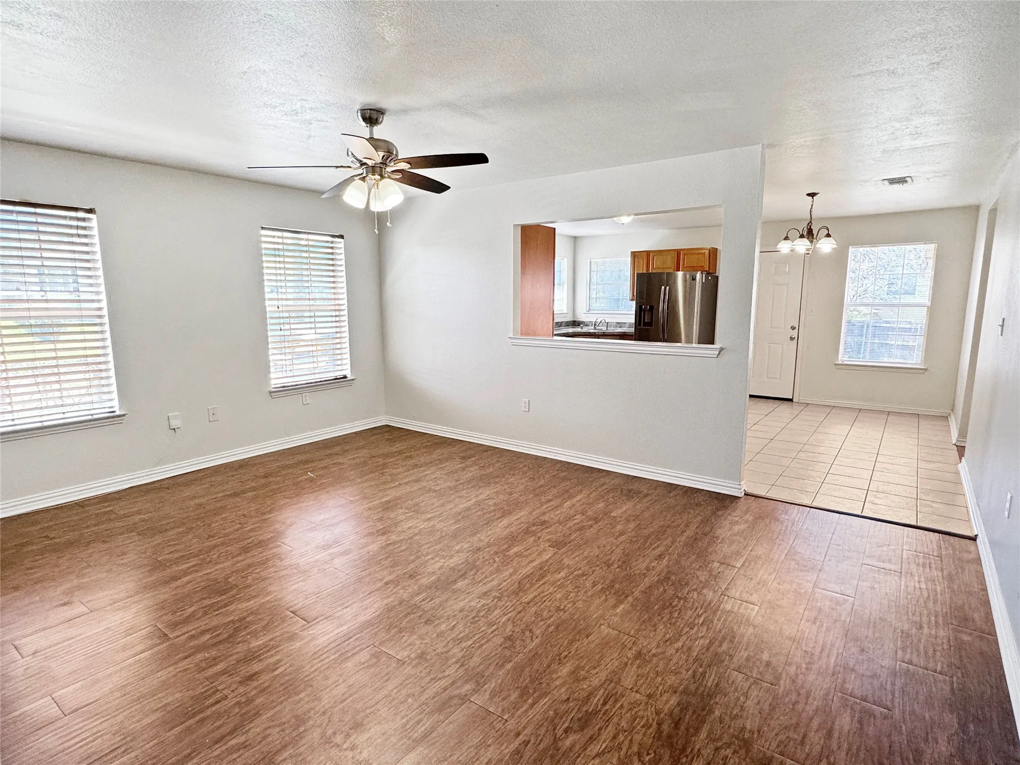 Single Family Residence For Rent in Dallas County , 5711 Arlington Park Drive, Dallas, Texas 75235, 3 Bedroom, 2 Bathroom, 1 Garage spaces, 1,306 Sqft, built in 2006, mls#21293160, Real Estate Agent in Dallas, Homes For Rent in Dallas county, Homes For Rent in Dallas, Realtor in Dallas Texas, Real Estate Brokerage Independent Realty Texas, Luminita Cordes Realtor