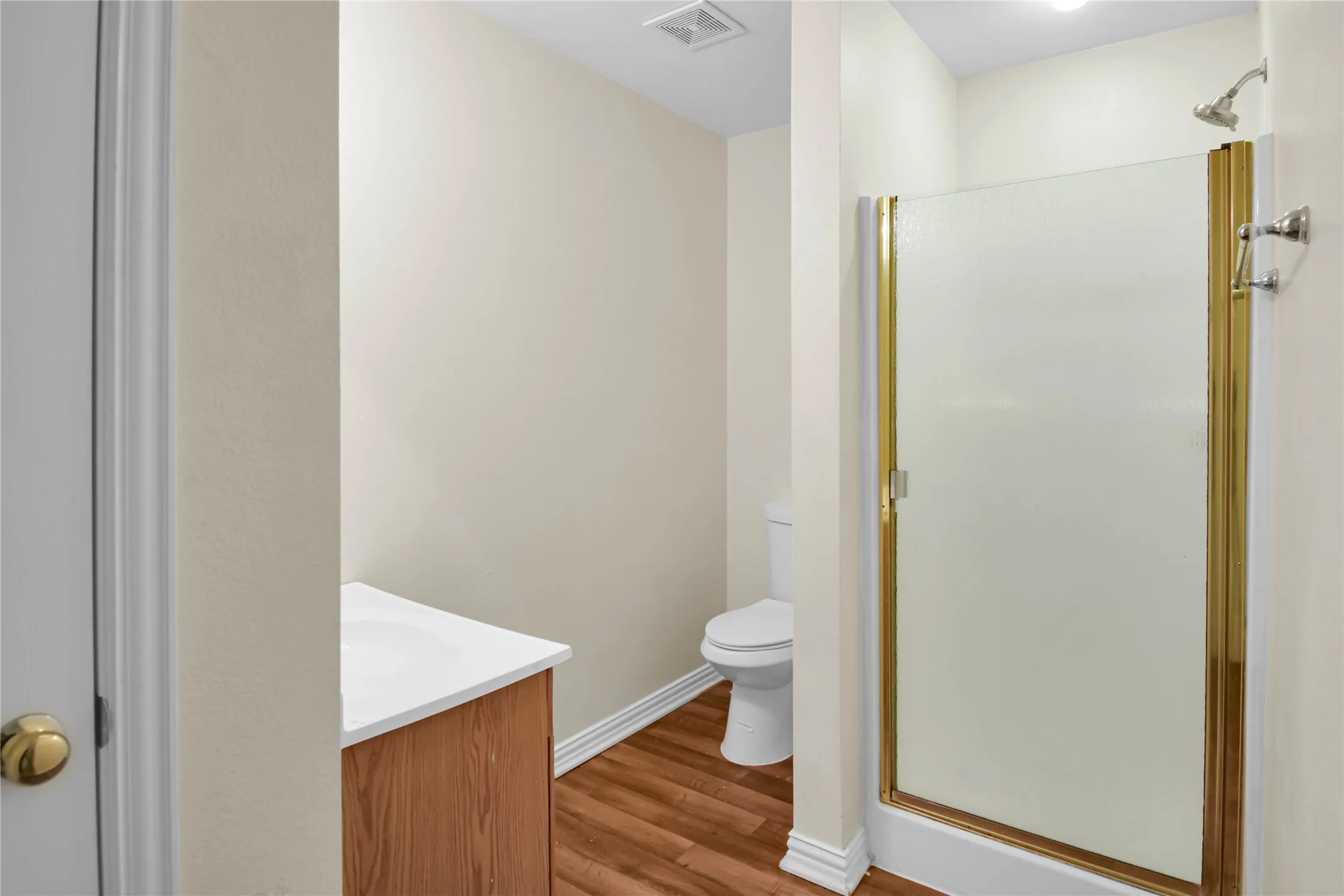 Single Family Residence For Rent in Dallas County , 5711 Arlington Park Drive, Dallas, Texas 75235, 3 Bedroom, 2 Bathroom, 1 Garage spaces, 1,306 Sqft, built in 2006, mls#21293160, Real Estate Agent in Dallas, Homes For Rent in Dallas county, Homes For Rent in Dallas, Realtor in Dallas Texas, Real Estate Brokerage Independent Realty Texas, Luminita Cordes Realtor