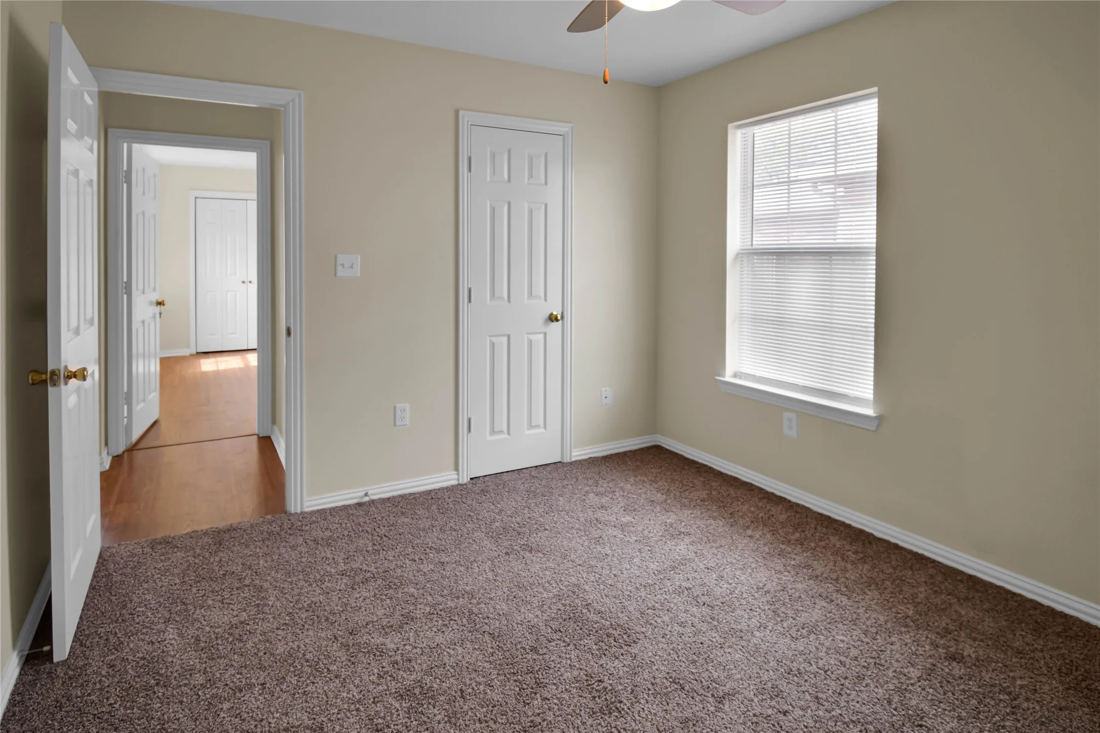 Single Family Residence For Rent in Dallas County , 5711 Arlington Park Drive, Dallas, Texas 75235, 3 Bedroom, 2 Bathroom, 1 Garage spaces, 1,306 Sqft, built in 2006, mls#21293160, Real Estate Agent in Dallas, Homes For Rent in Dallas county, Homes For Rent in Dallas, Realtor in Dallas Texas, Real Estate Brokerage Independent Realty Texas, Luminita Cordes Realtor