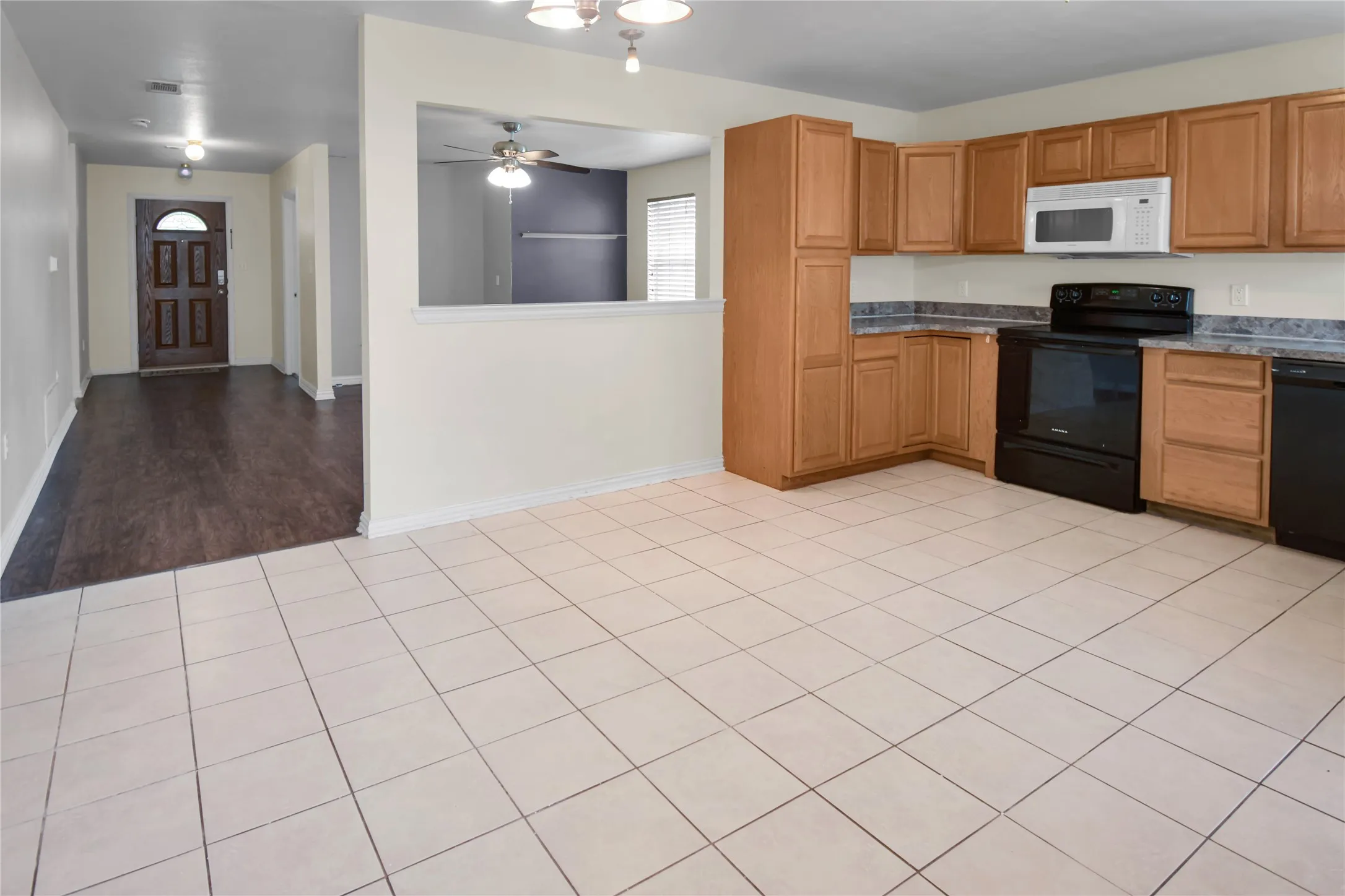 Single Family Residence For Rent in Dallas County , 5711 Arlington Park Drive, Dallas, Texas 75235, 3 Bedroom, 2 Bathroom, 1 Garage spaces, 1,306 Sqft, built in 2006, mls#21293160, Real Estate Agent in Dallas, Homes For Rent in Dallas county, Homes For Rent in Dallas, Realtor in Dallas Texas, Real Estate Brokerage Independent Realty Texas, Luminita Cordes Realtor
