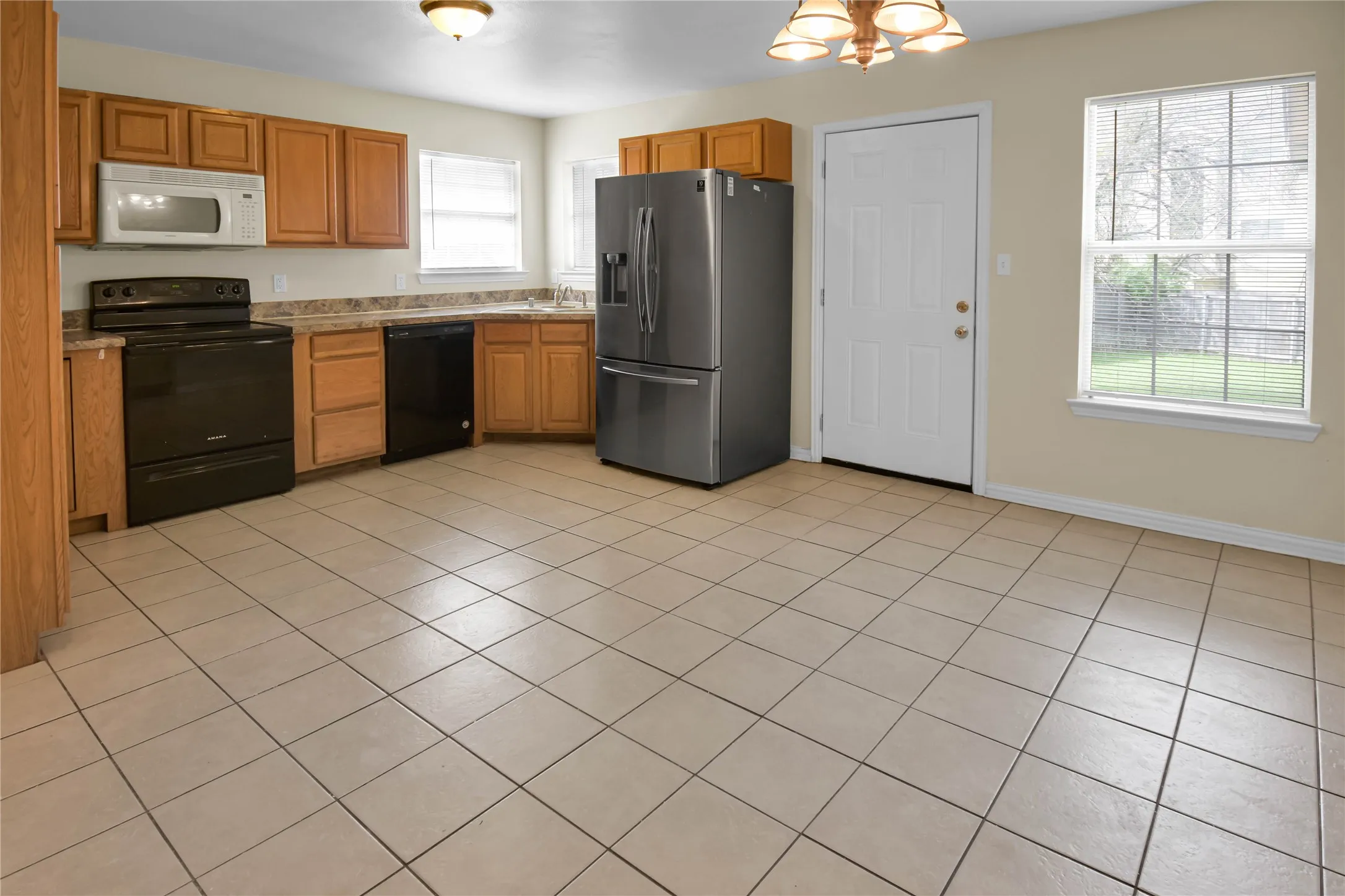Single Family Residence For Rent in Dallas County , 5711 Arlington Park Drive, Dallas, Texas 75235, 3 Bedroom, 2 Bathroom, 1 Garage spaces, 1,306 Sqft, built in 2006, mls#21293160, Real Estate Agent in Dallas, Homes For Rent in Dallas county, Homes For Rent in Dallas, Realtor in Dallas Texas, Real Estate Brokerage Independent Realty Texas, Luminita Cordes Realtor
