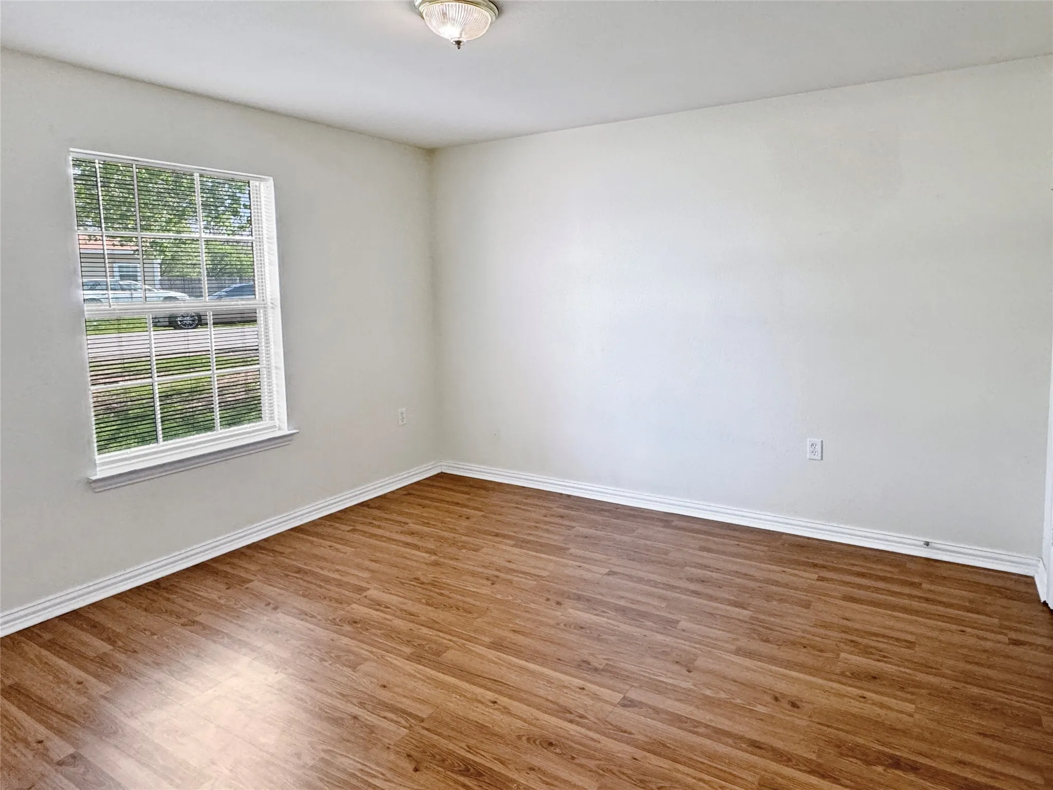 Single Family Residence For Rent in Dallas County , 5711 Arlington Park Drive, Dallas, Texas 75235, 3 Bedroom, 2 Bathroom, 1 Garage spaces, 1,306 Sqft, built in 2006, mls#21293160, Real Estate Agent in Dallas, Homes For Rent in Dallas county, Homes For Rent in Dallas, Realtor in Dallas Texas, Real Estate Brokerage Independent Realty Texas, Luminita Cordes Realtor