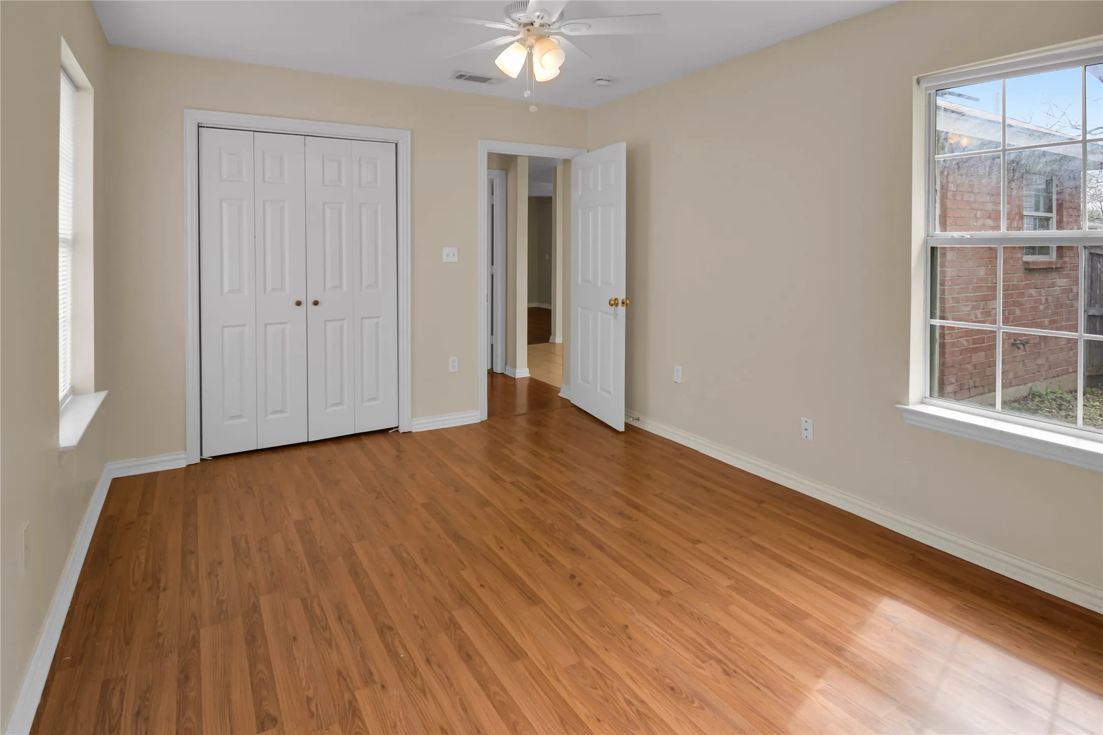 Single Family Residence For Rent in Dallas County , 5711 Arlington Park Drive, Dallas, Texas 75235, 3 Bedroom, 2 Bathroom, 1 Garage spaces, 1,306 Sqft, built in 2006, mls#21293160, Real Estate Agent in Dallas, Homes For Rent in Dallas county, Homes For Rent in Dallas, Realtor in Dallas Texas, Real Estate Brokerage Independent Realty Texas, Luminita Cordes Realtor