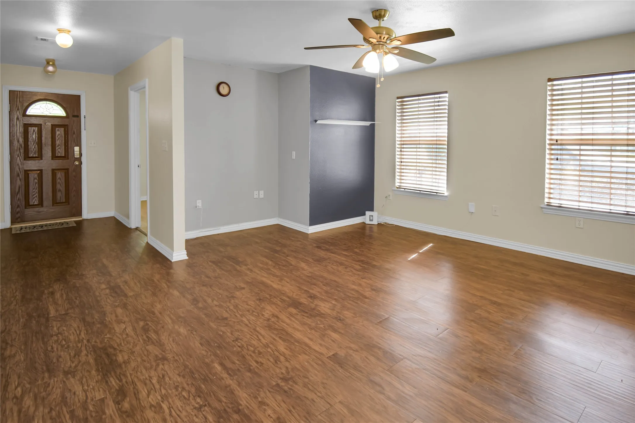 Single Family Residence For Rent in Dallas County , 5711 Arlington Park Drive, Dallas, Texas 75235, 3 Bedroom, 2 Bathroom, 1 Garage spaces, 1,306 Sqft, built in 2006, mls#21293160, Real Estate Agent in Dallas, Homes For Rent in Dallas county, Homes For Rent in Dallas, Realtor in Dallas Texas, Real Estate Brokerage Independent Realty Texas, Luminita Cordes Realtor