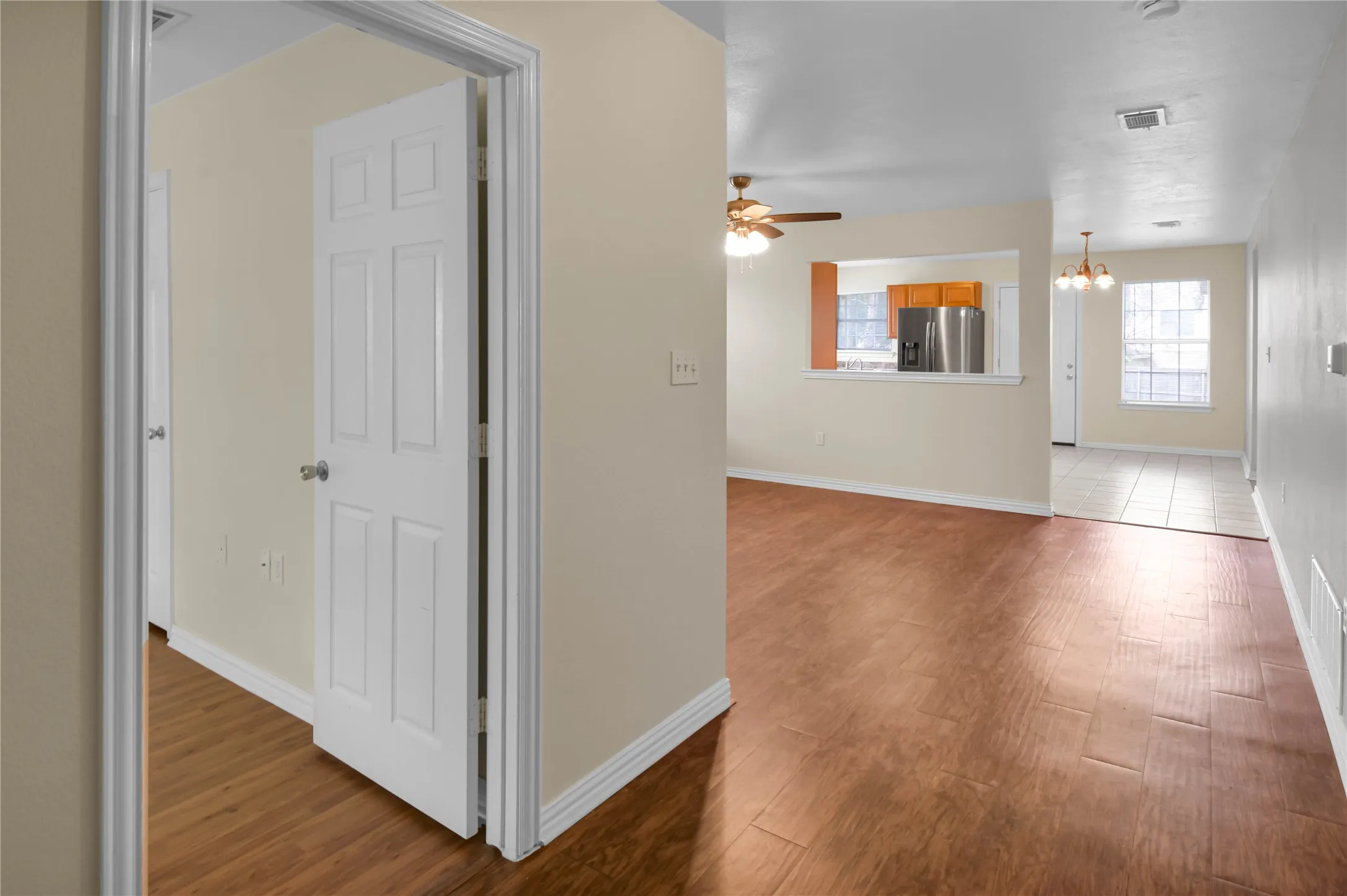 Single Family Residence For Rent in Dallas County , 5711 Arlington Park Drive, Dallas, Texas 75235, 3 Bedroom, 2 Bathroom, 1 Garage spaces, 1,306 Sqft, built in 2006, mls#21293160, Real Estate Agent in Dallas, Homes For Rent in Dallas county, Homes For Rent in Dallas, Realtor in Dallas Texas, Real Estate Brokerage Independent Realty Texas, Luminita Cordes Realtor