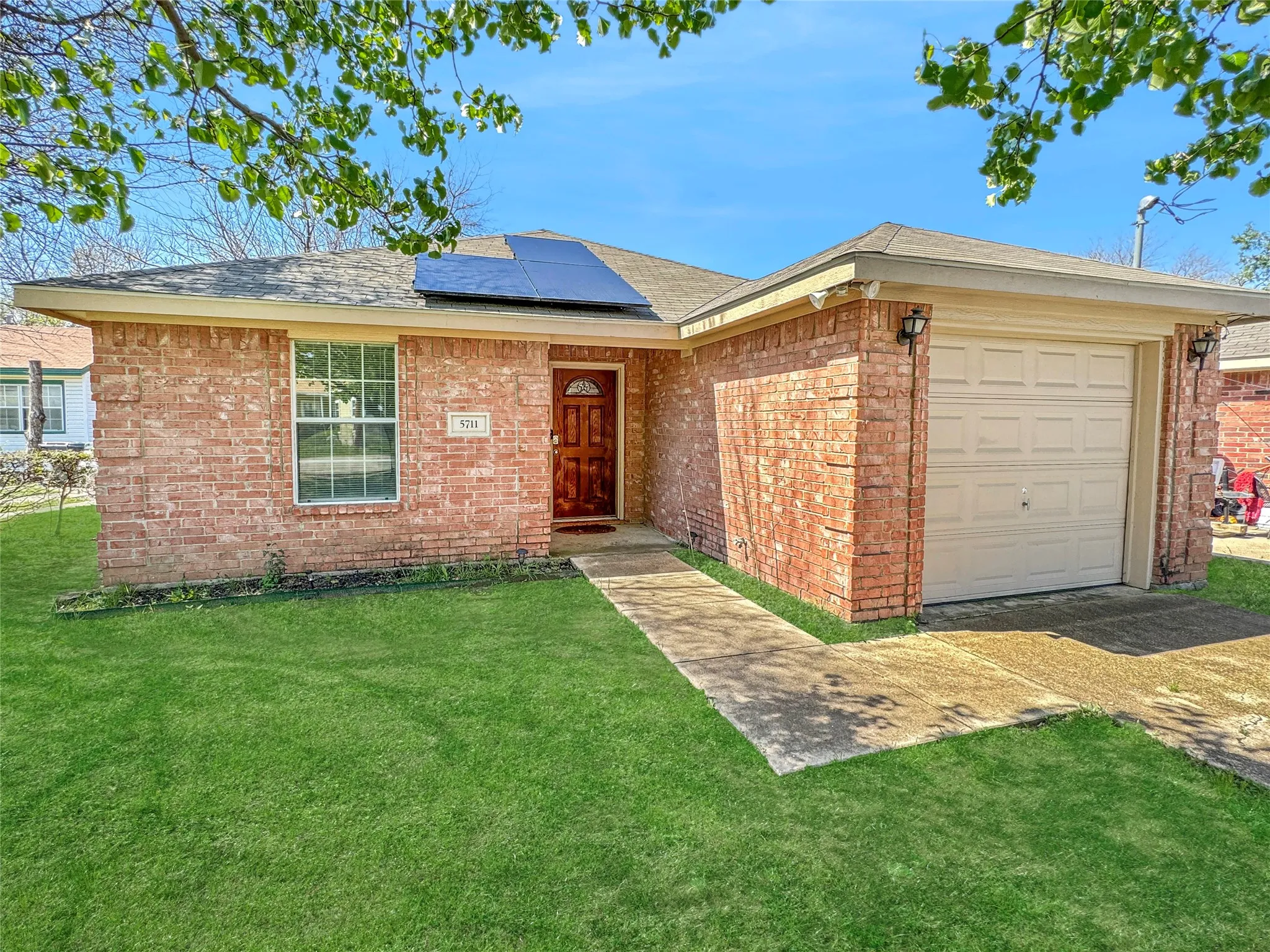 Single Family Residence For Rent in Dallas County , 5711 Arlington Park Drive, Dallas, Texas 75235, 3 Bedroom, 2 Bathroom, 1 Garage spaces, 1,306 Sqft, built in 2006, mls#21293160, Real Estate Agent in Dallas, Homes For Rent in Dallas county, Homes For Rent in Dallas, Realtor in Dallas Texas, Real Estate Brokerage Independent Realty Texas, Luminita Cordes Realtor