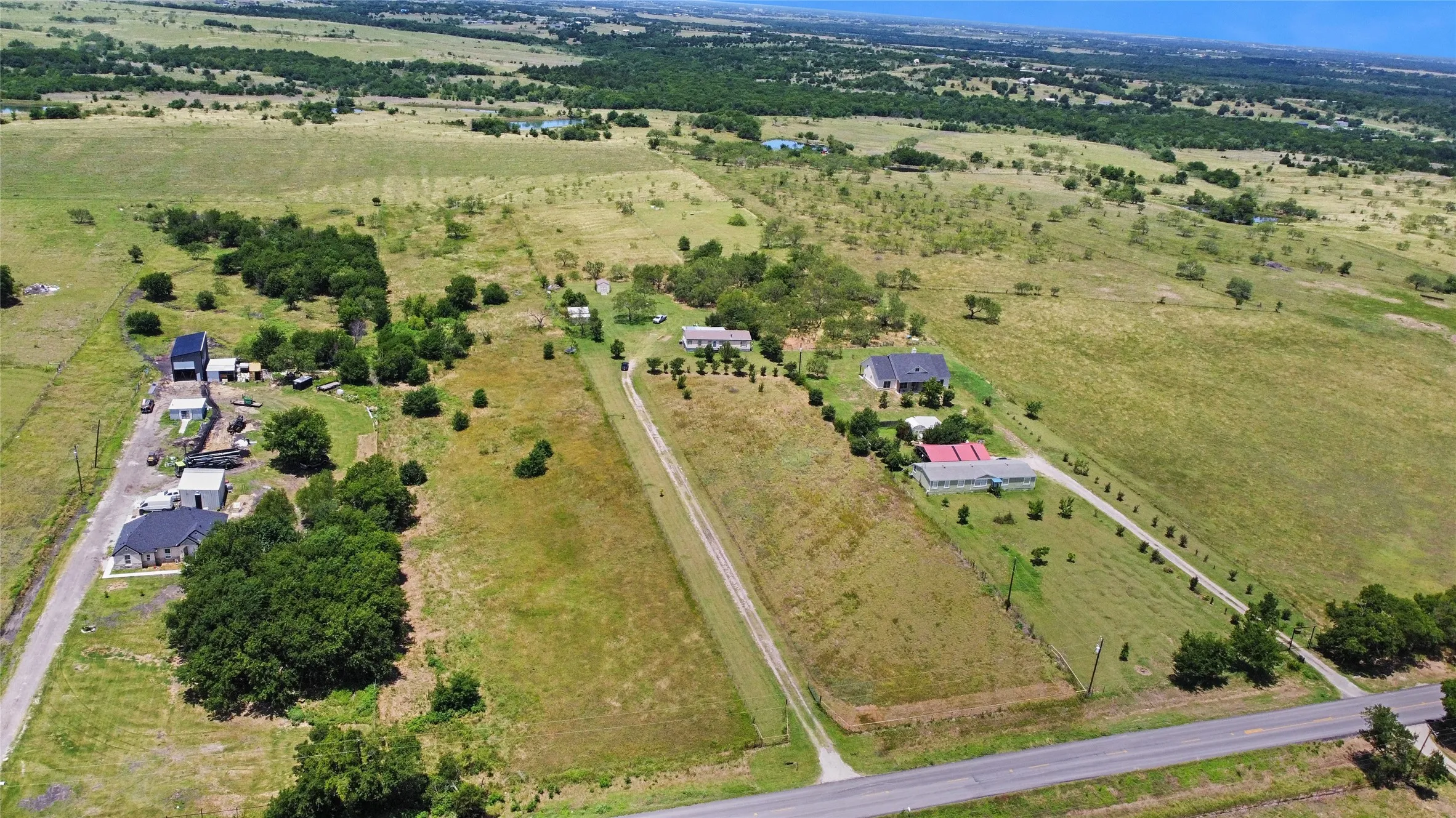 Mobile Home For Sale in Ellis County , 2001 Fm 1182, Ennis, Texas 75119, 3 Bedroom, 2 Bathroom, Garage spaces, 1,568 Sqft, built in 2006, mls#21290156, Real Estate Agent in Ennis, Homes For Sale in Ellis county, Homes For Sale in Ennis, Realtor in Ennis Texas, Real Estate Brokerage Independent Realty Texas, Luminita Cordes Realtor