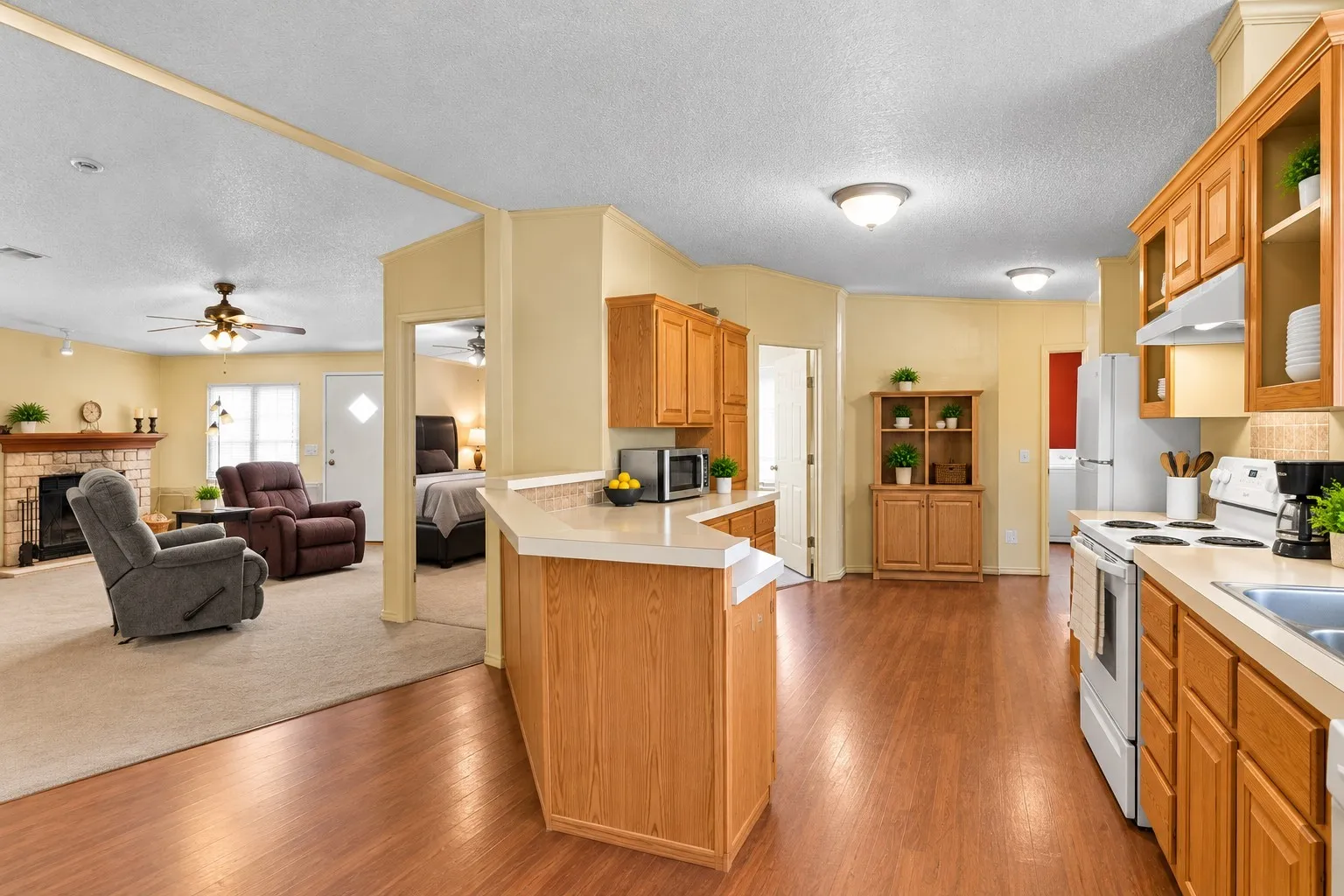 Mobile Home For Sale in Ellis County , 2001 Fm 1182, Ennis, Texas 75119, 3 Bedroom, 2 Bathroom, Garage spaces, 1,568 Sqft, built in 2006, mls#21290156, Real Estate Agent in Ennis, Homes For Sale in Ellis county, Homes For Sale in Ennis, Realtor in Ennis Texas, Real Estate Brokerage Independent Realty Texas, Luminita Cordes Realtor