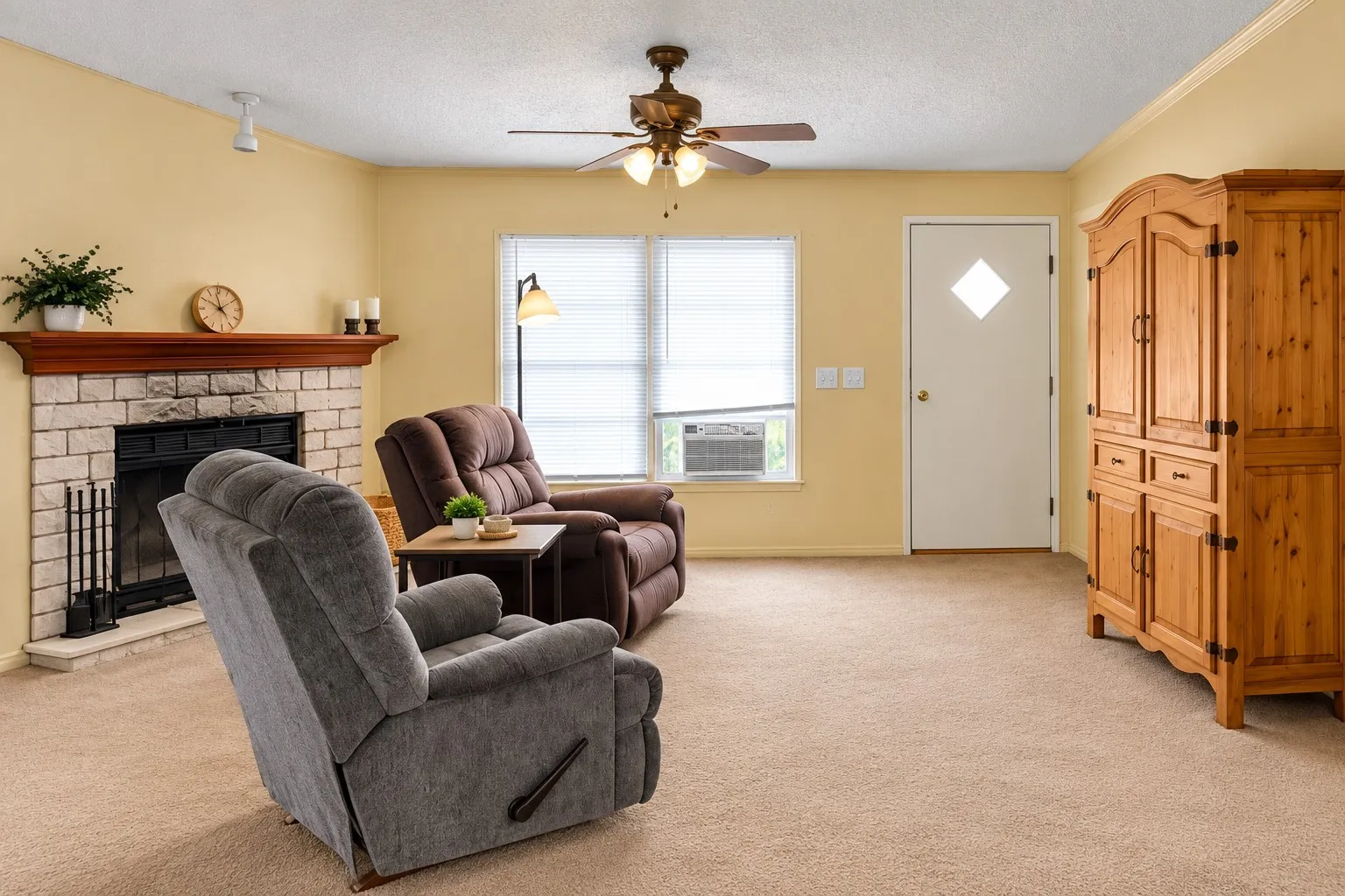 Mobile Home For Sale in Ellis County , 2001 Fm 1182, Ennis, Texas 75119, 3 Bedroom, 2 Bathroom, Garage spaces, 1,568 Sqft, built in 2006, mls#21290156, Real Estate Agent in Ennis, Homes For Sale in Ellis county, Homes For Sale in Ennis, Realtor in Ennis Texas, Real Estate Brokerage Independent Realty Texas, Luminita Cordes Realtor