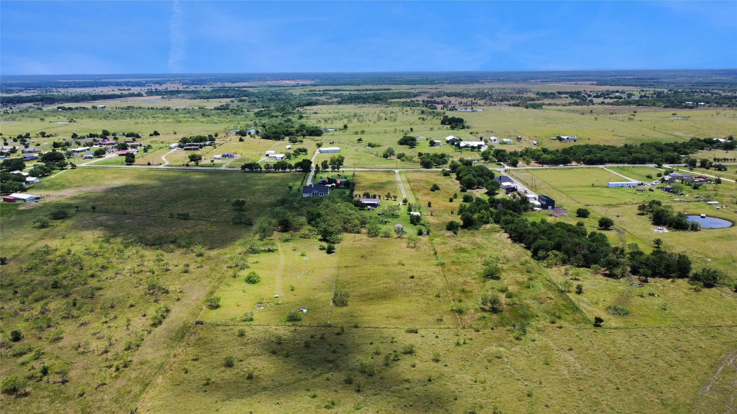 Mobile Home For Sale in Ellis County , 2001 Fm 1182, Ennis, Texas 75119, 3 Bedroom, 2 Bathroom, Garage spaces, 1,568 Sqft, built in 2006, mls#21290156, Real Estate Agent in Ennis, Homes For Sale in Ellis county, Homes For Sale in Ennis, Realtor in Ennis Texas, Real Estate Brokerage Independent Realty Texas, Luminita Cordes Realtor