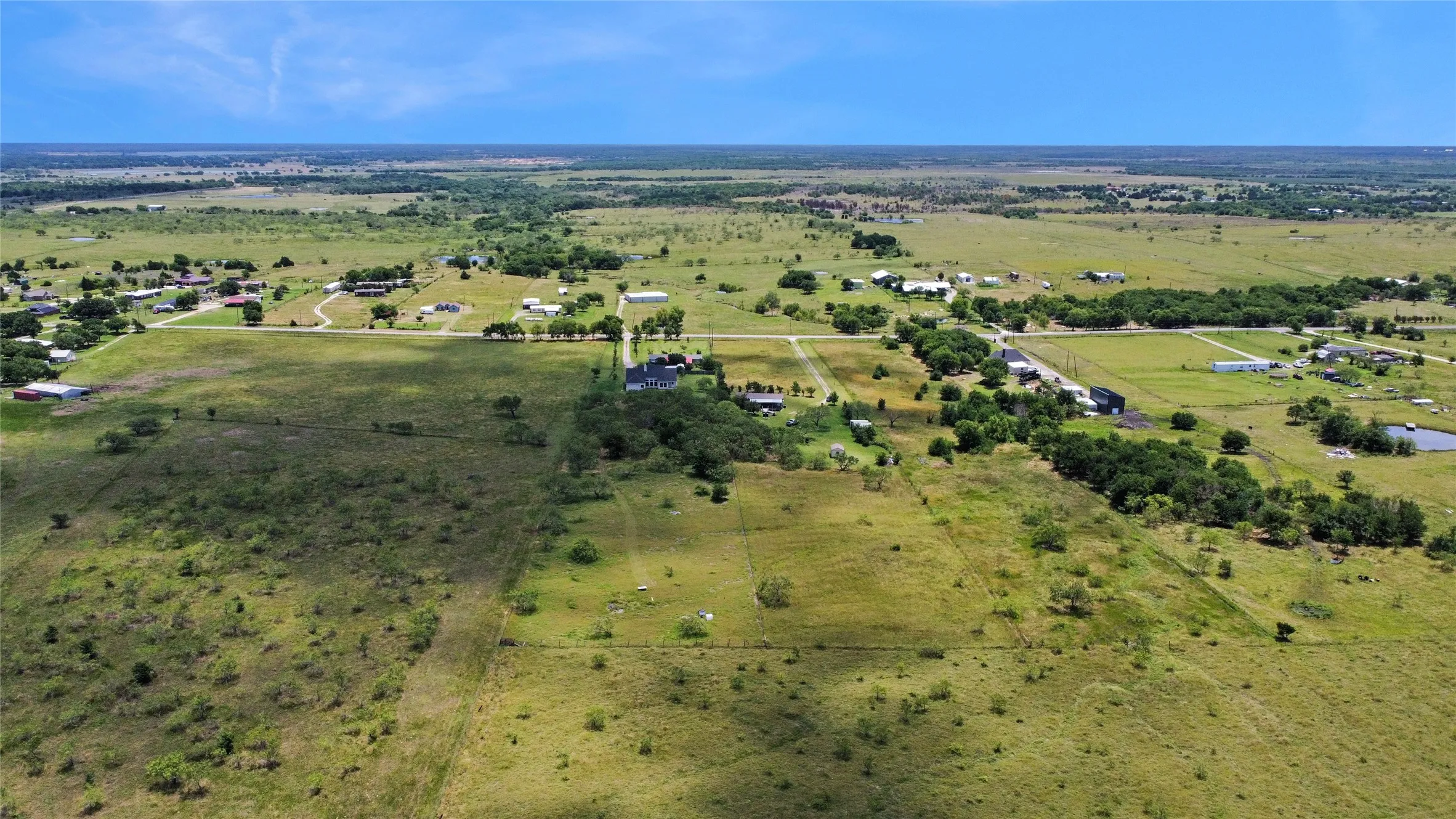 Mobile Home For Sale in Ellis County , 2001 Fm 1182, Ennis, Texas 75119, 3 Bedroom, 2 Bathroom, Garage spaces, 1,568 Sqft, built in 2006, mls#21290156, Real Estate Agent in Ennis, Homes For Sale in Ellis county, Homes For Sale in Ennis, Realtor in Ennis Texas, Real Estate Brokerage Independent Realty Texas, Luminita Cordes Realtor
