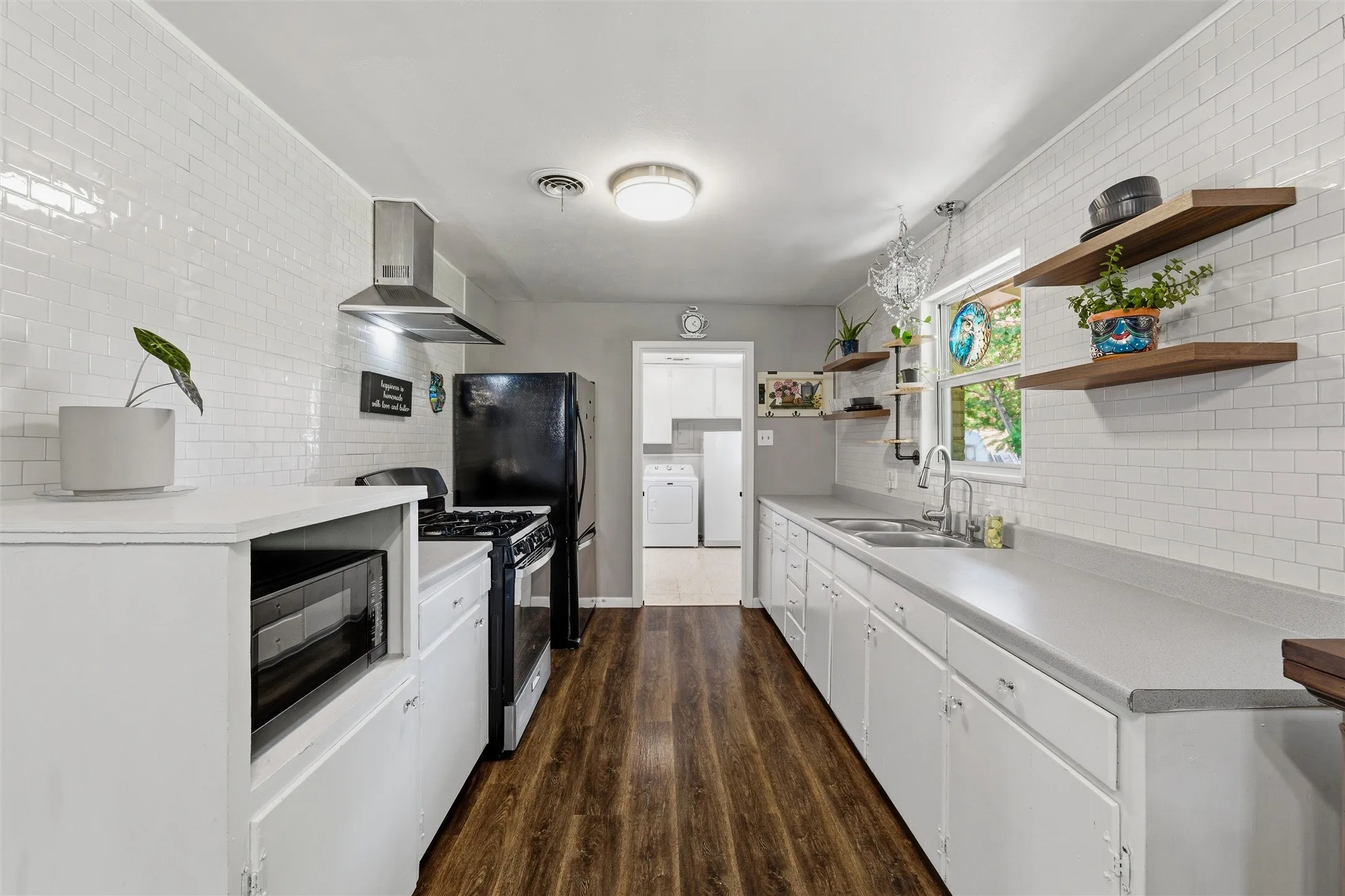 Single Family Residence For Sale in Tarrant County , 1213 Park Center Street, Benbrook, Texas 76126, 3 Bedroom, 2 Bathroom, 2 Garage spaces, 1,710 Sqft, built in 1951, mls#21289088, Real Estate Agent in Benbrook, Homes For Sale in Tarrant county, Homes For Sale in Benbrook, Realtor in Benbrook Texas, Real Estate Brokerage Independent Realty Texas, Luminita Cordes Realtor