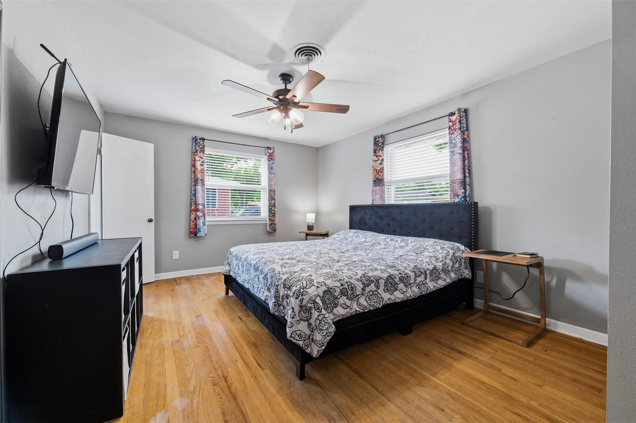 Single Family Residence For Sale in Tarrant County , 1213 Park Center Street, Benbrook, Texas 76126, 3 Bedroom, 2 Bathroom, 2 Garage spaces, 1,710 Sqft, built in 1951, mls#21289088, Real Estate Agent in Benbrook, Homes For Sale in Tarrant county, Homes For Sale in Benbrook, Realtor in Benbrook Texas, Real Estate Brokerage Independent Realty Texas, Luminita Cordes Realtor