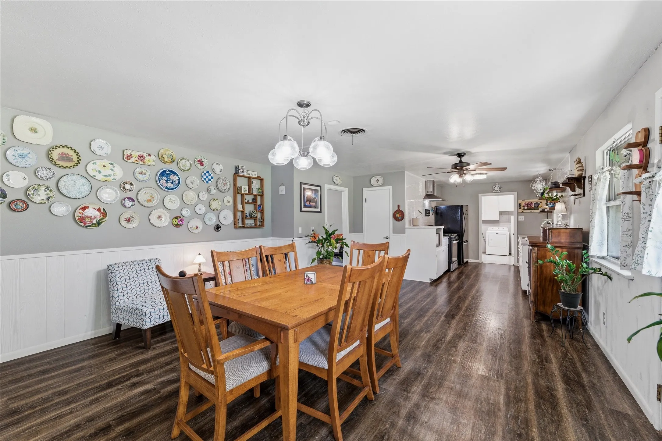 Single Family Residence For Sale in Tarrant County , 1213 Park Center Street, Benbrook, Texas 76126, 3 Bedroom, 2 Bathroom, 2 Garage spaces, 1,710 Sqft, built in 1951, mls#21289088, Real Estate Agent in Benbrook, Homes For Sale in Tarrant county, Homes For Sale in Benbrook, Realtor in Benbrook Texas, Real Estate Brokerage Independent Realty Texas, Luminita Cordes Realtor