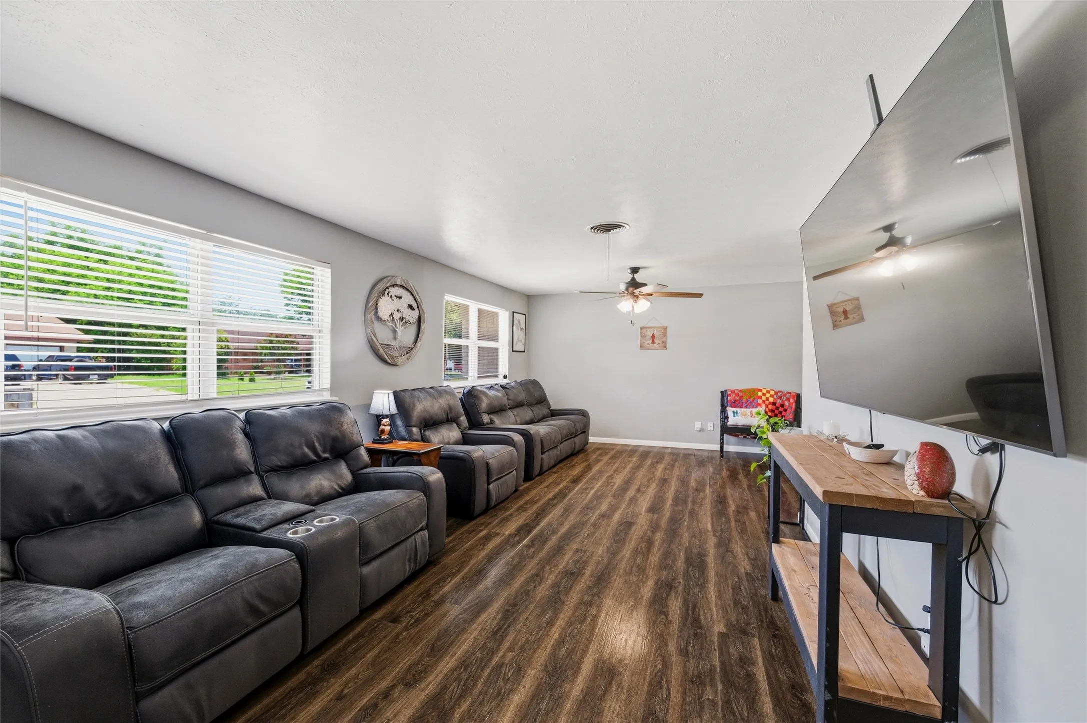 Single Family Residence For Sale in Tarrant County , 1213 Park Center Street, Benbrook, Texas 76126, 3 Bedroom, 2 Bathroom, 2 Garage spaces, 1,710 Sqft, built in 1951, mls#21289088, Real Estate Agent in Benbrook, Homes For Sale in Tarrant county, Homes For Sale in Benbrook, Realtor in Benbrook Texas, Real Estate Brokerage Independent Realty Texas, Luminita Cordes Realtor