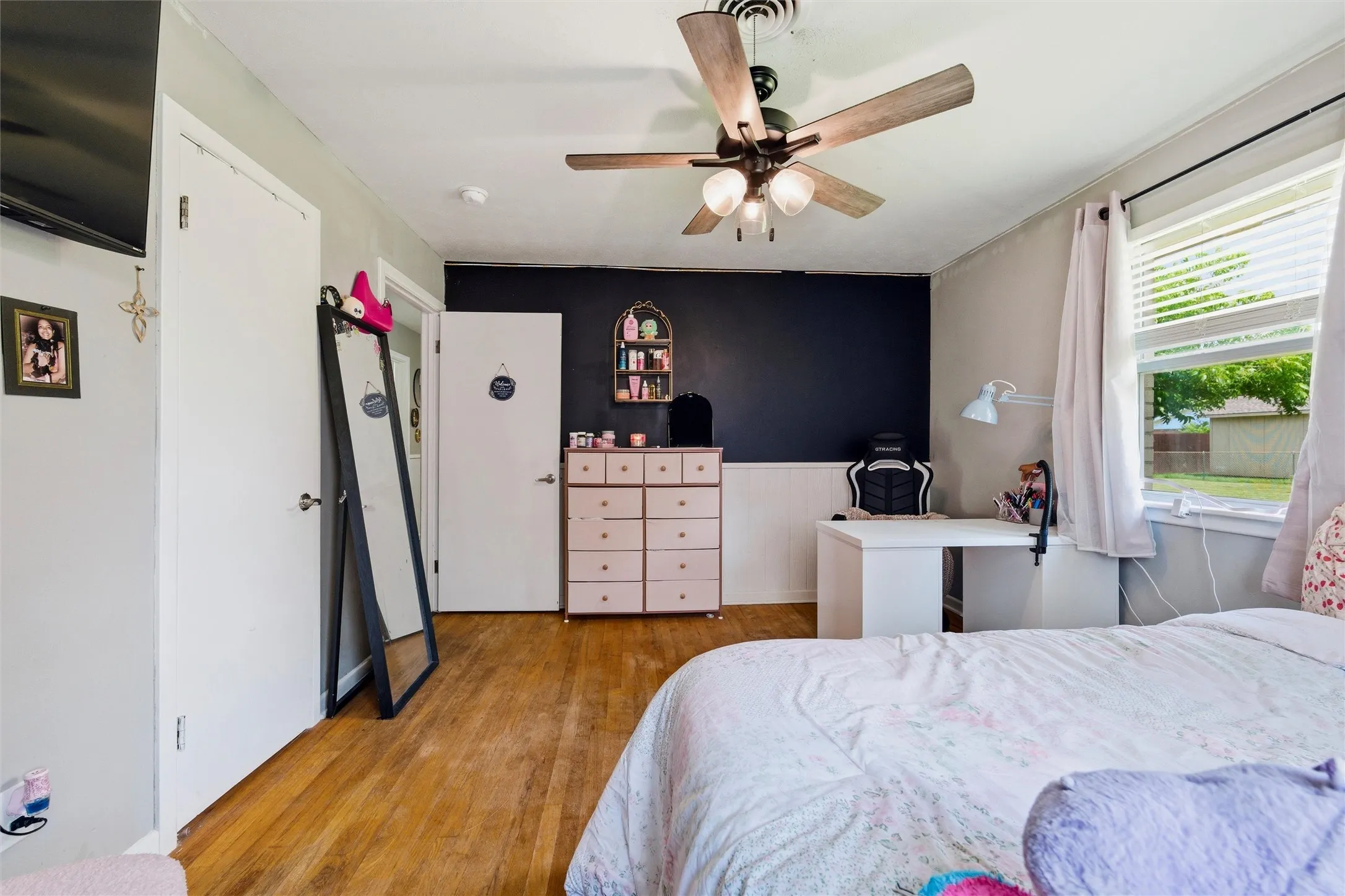 Single Family Residence For Sale in Tarrant County , 1213 Park Center Street, Benbrook, Texas 76126, 3 Bedroom, 2 Bathroom, 2 Garage spaces, 1,710 Sqft, built in 1951, mls#21289088, Real Estate Agent in Benbrook, Homes For Sale in Tarrant county, Homes For Sale in Benbrook, Realtor in Benbrook Texas, Real Estate Brokerage Independent Realty Texas, Luminita Cordes Realtor