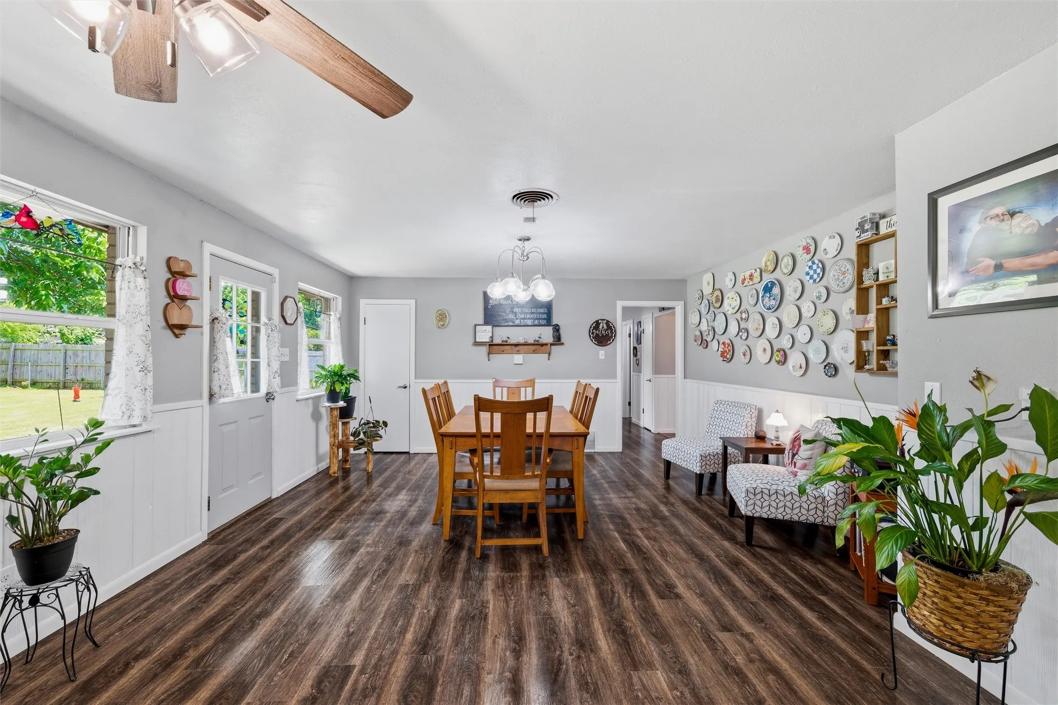 Single Family Residence For Sale in Tarrant County , 1213 Park Center Street, Benbrook, Texas 76126, 3 Bedroom, 2 Bathroom, 2 Garage spaces, 1,710 Sqft, built in 1951, mls#21289088, Real Estate Agent in Benbrook, Homes For Sale in Tarrant county, Homes For Sale in Benbrook, Realtor in Benbrook Texas, Real Estate Brokerage Independent Realty Texas, Luminita Cordes Realtor