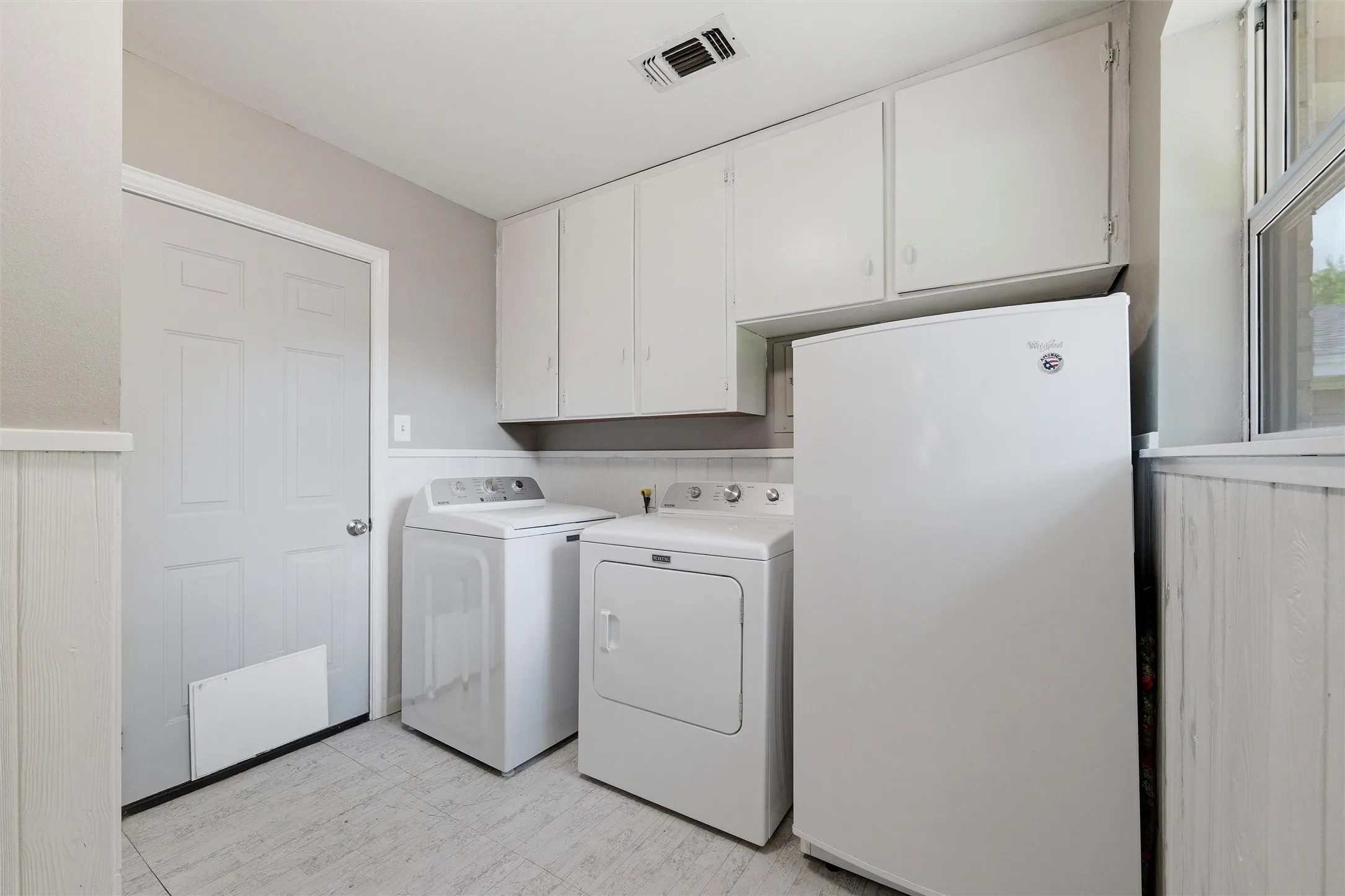 Single Family Residence For Sale in Tarrant County , 1213 Park Center Street, Benbrook, Texas 76126, 3 Bedroom, 2 Bathroom, 2 Garage spaces, 1,710 Sqft, built in 1951, mls#21289088, Real Estate Agent in Benbrook, Homes For Sale in Tarrant county, Homes For Sale in Benbrook, Realtor in Benbrook Texas, Real Estate Brokerage Independent Realty Texas, Luminita Cordes Realtor