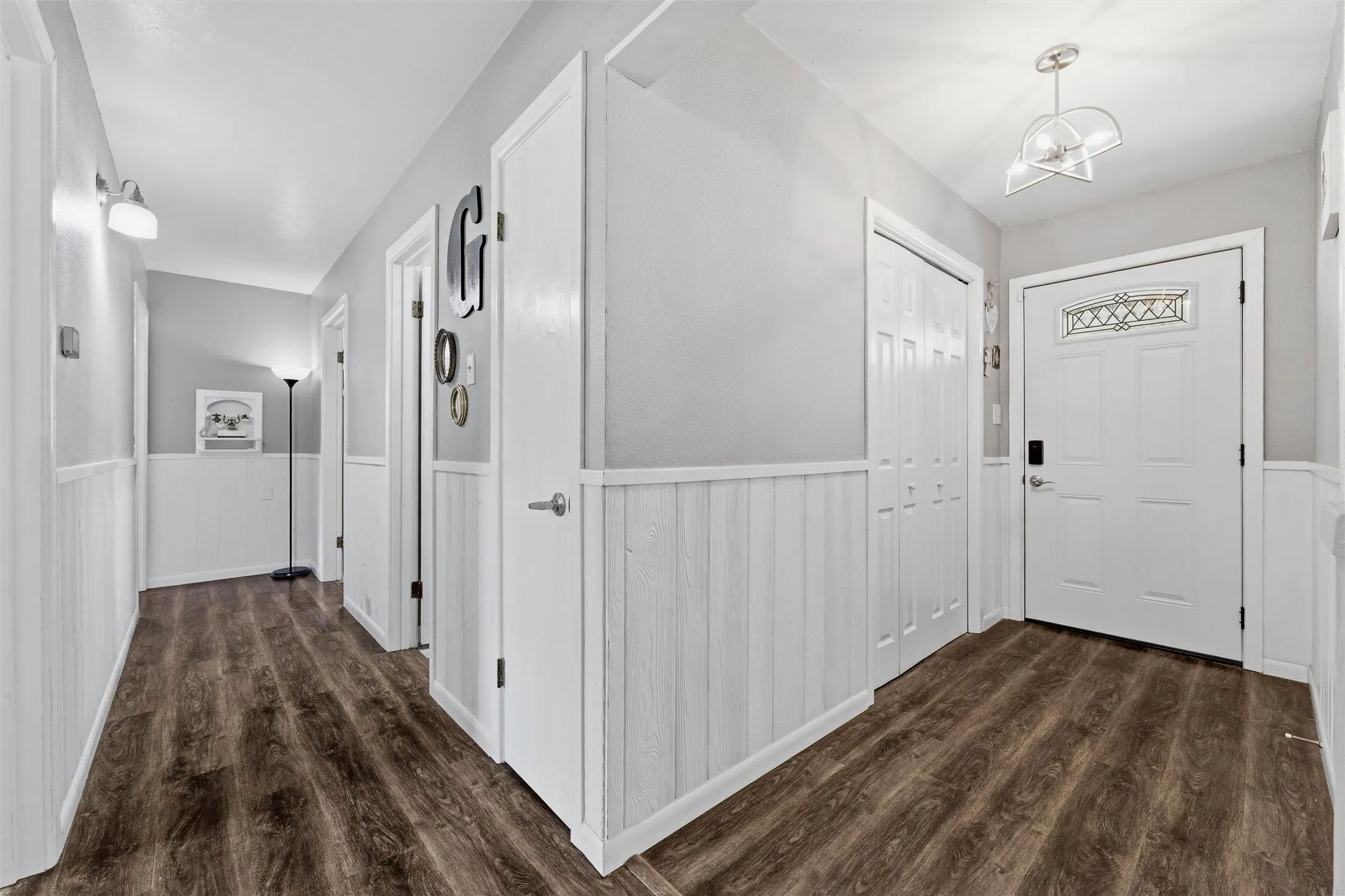 Single Family Residence For Sale in Tarrant County , 1213 Park Center Street, Benbrook, Texas 76126, 3 Bedroom, 2 Bathroom, 2 Garage spaces, 1,710 Sqft, built in 1951, mls#21289088, Real Estate Agent in Benbrook, Homes For Sale in Tarrant county, Homes For Sale in Benbrook, Realtor in Benbrook Texas, Real Estate Brokerage Independent Realty Texas, Luminita Cordes Realtor