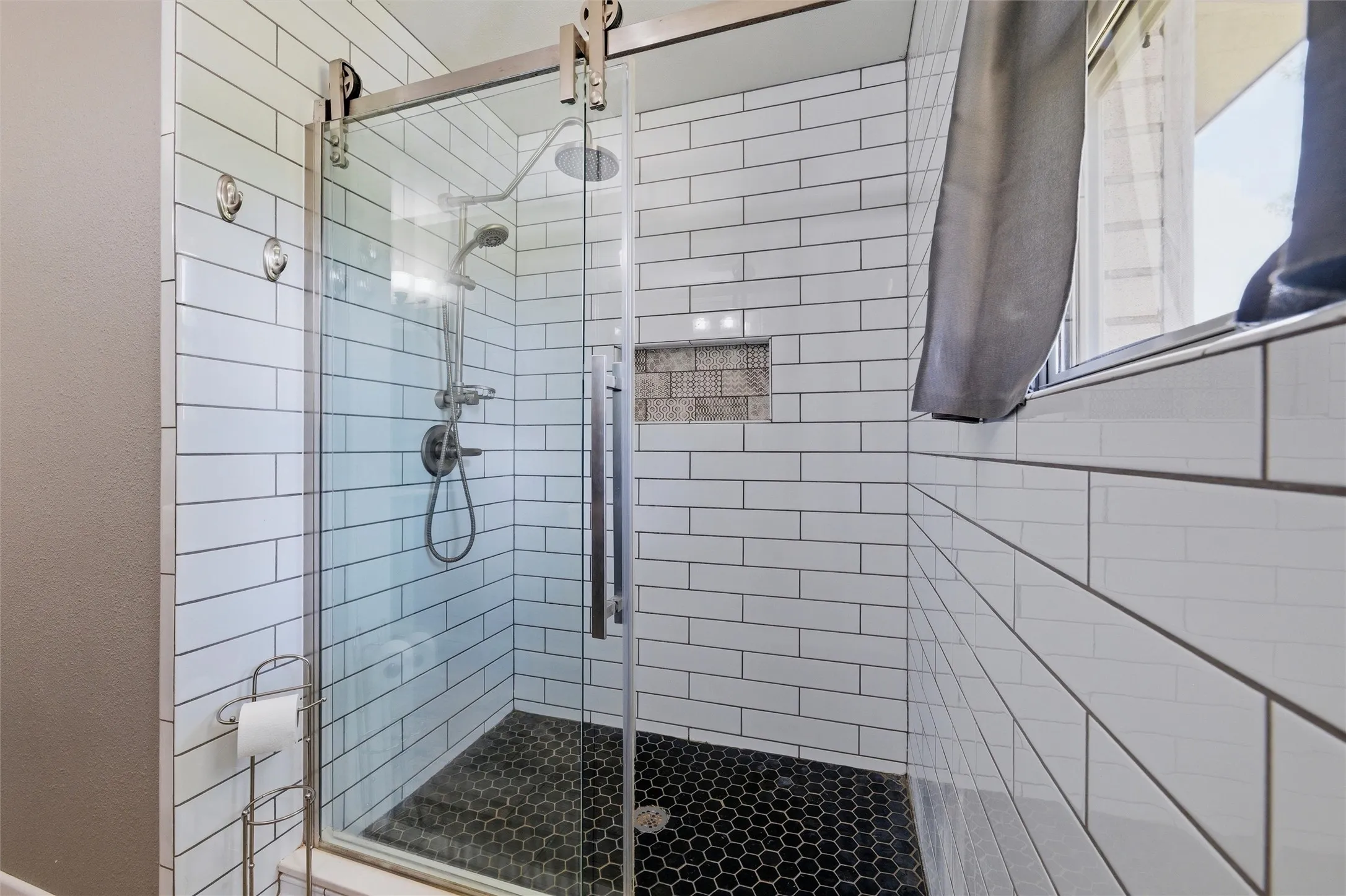 Single Family Residence For Sale in Tarrant County , 1213 Park Center Street, Benbrook, Texas 76126, 3 Bedroom, 2 Bathroom, 2 Garage spaces, 1,710 Sqft, built in 1951, mls#21289088, Real Estate Agent in Benbrook, Homes For Sale in Tarrant county, Homes For Sale in Benbrook, Realtor in Benbrook Texas, Real Estate Brokerage Independent Realty Texas, Luminita Cordes Realtor
