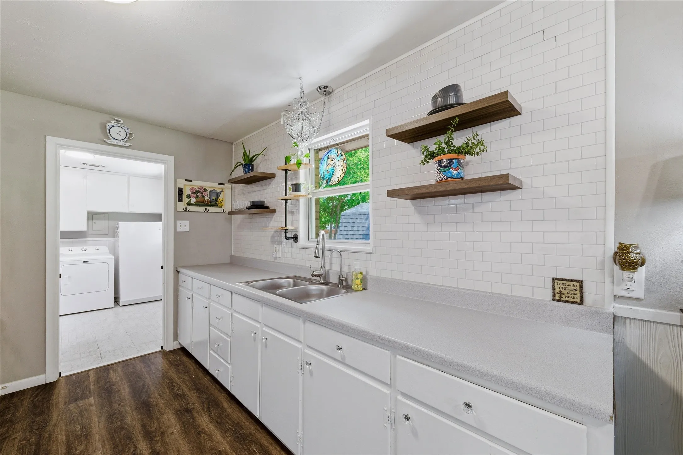 Single Family Residence For Sale in Tarrant County , 1213 Park Center Street, Benbrook, Texas 76126, 3 Bedroom, 2 Bathroom, 2 Garage spaces, 1,710 Sqft, built in 1951, mls#21289088, Real Estate Agent in Benbrook, Homes For Sale in Tarrant county, Homes For Sale in Benbrook, Realtor in Benbrook Texas, Real Estate Brokerage Independent Realty Texas, Luminita Cordes Realtor