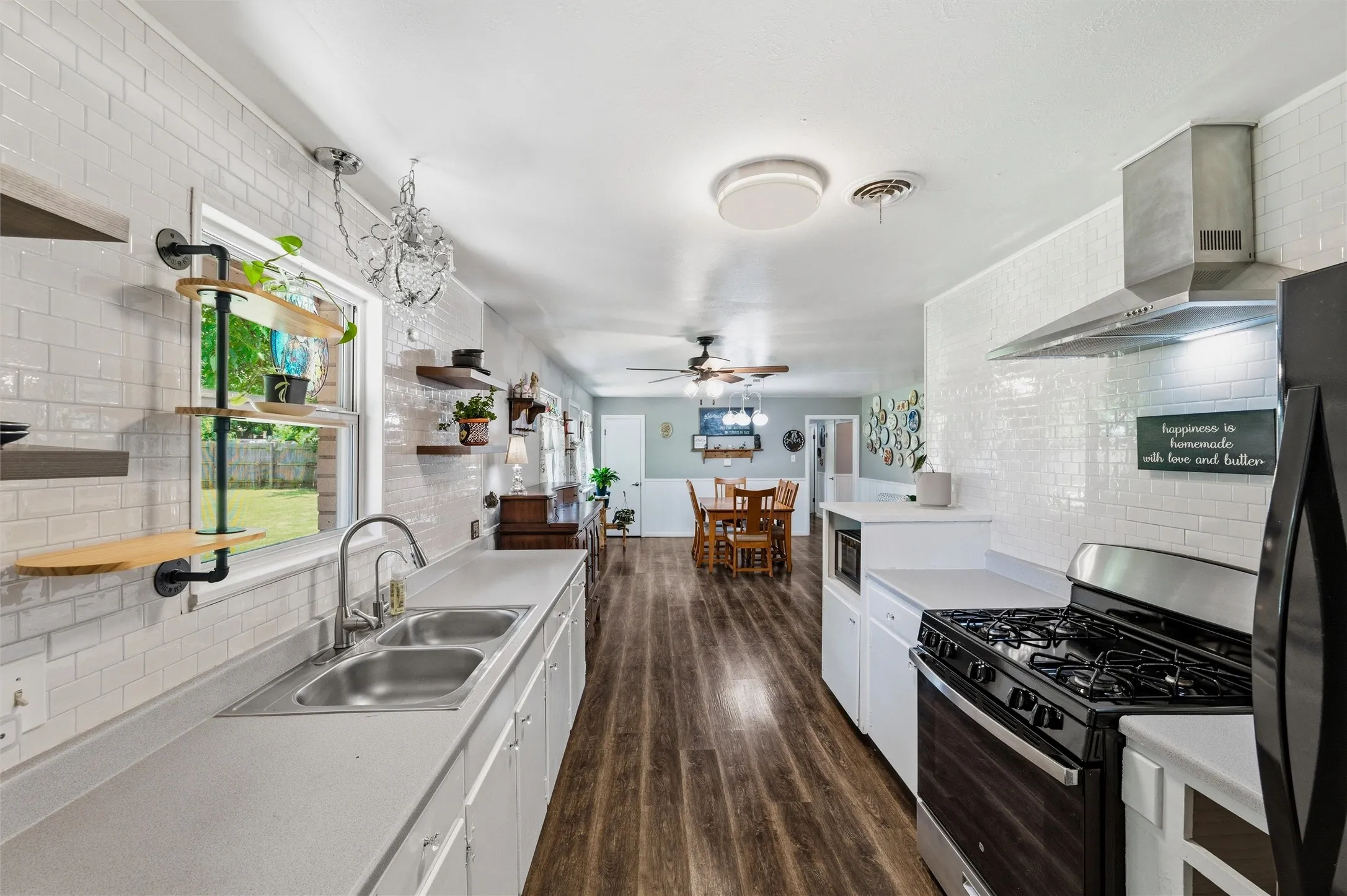 Single Family Residence For Sale in Tarrant County , 1213 Park Center Street, Benbrook, Texas 76126, 3 Bedroom, 2 Bathroom, 2 Garage spaces, 1,710 Sqft, built in 1951, mls#21289088, Real Estate Agent in Benbrook, Homes For Sale in Tarrant county, Homes For Sale in Benbrook, Realtor in Benbrook Texas, Real Estate Brokerage Independent Realty Texas, Luminita Cordes Realtor