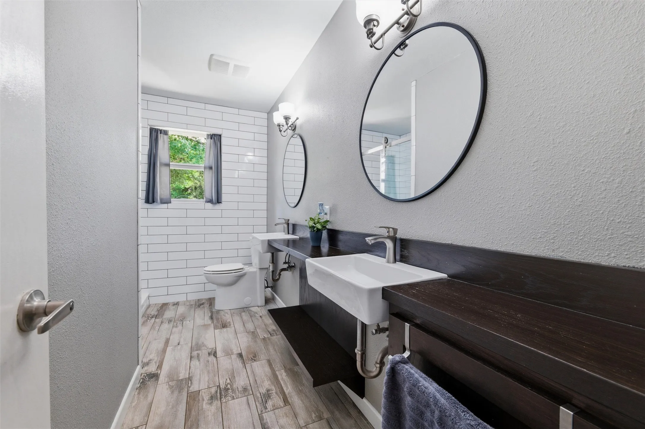 Single Family Residence For Sale in Tarrant County , 1213 Park Center Street, Benbrook, Texas 76126, 3 Bedroom, 2 Bathroom, 2 Garage spaces, 1,710 Sqft, built in 1951, mls#21289088, Real Estate Agent in Benbrook, Homes For Sale in Tarrant county, Homes For Sale in Benbrook, Realtor in Benbrook Texas, Real Estate Brokerage Independent Realty Texas, Luminita Cordes Realtor