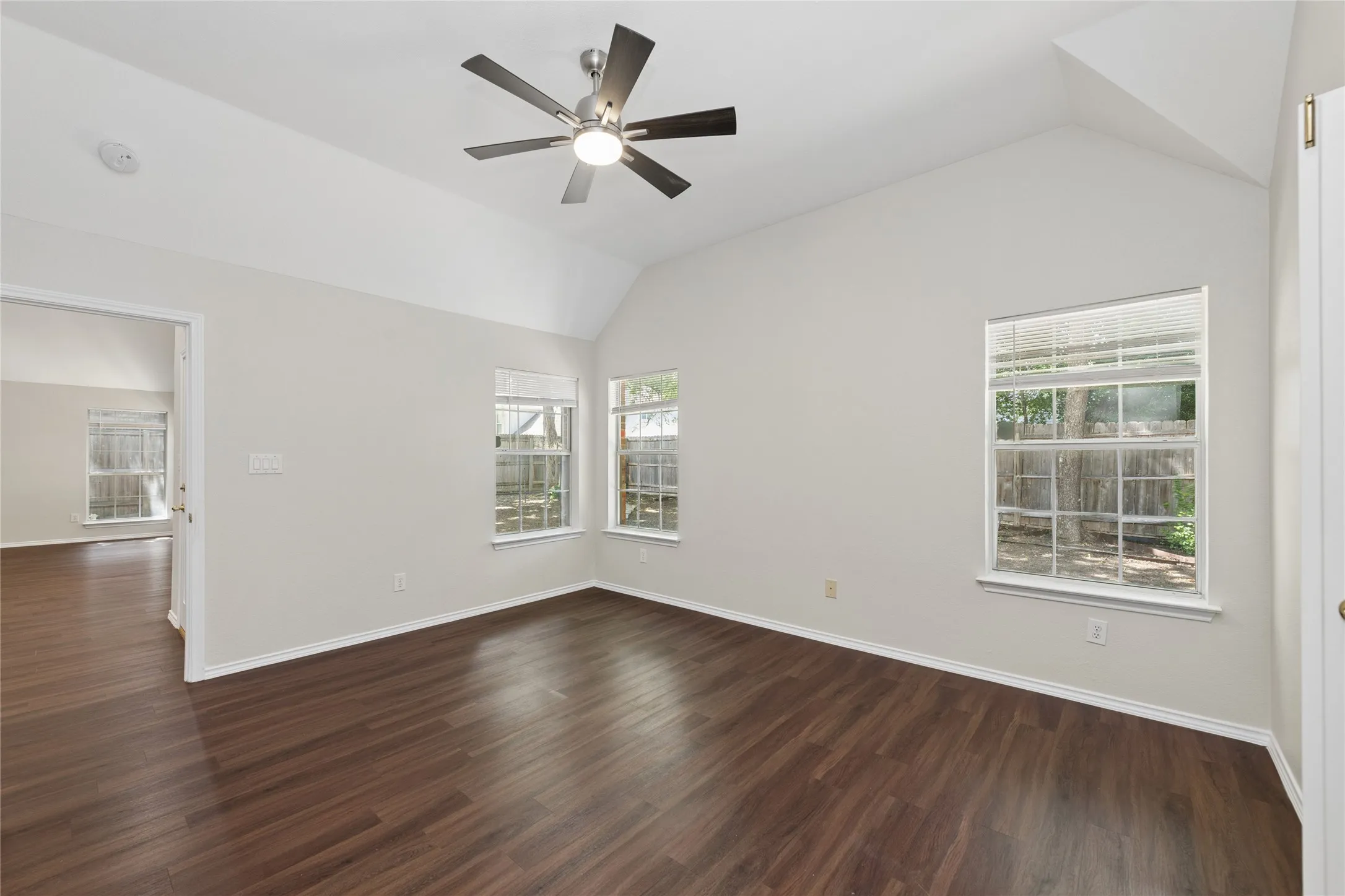 Single Family Residence For Sale in Collin County , 5202 Hawks Nest, Mc Kinney, Texas 75072, 3 Bedroom, 2 Bathroom, 2 Garage spaces, 1,796 Sqft, built in 1993, mls#21293124, Real Estate Agent in Mc Kinney, Homes For Sale in Collin county, Homes For Sale in Mc Kinney, Realtor in Mc Kinney Texas, Real Estate Brokerage Independent Realty Texas, Luminita Cordes Realtor