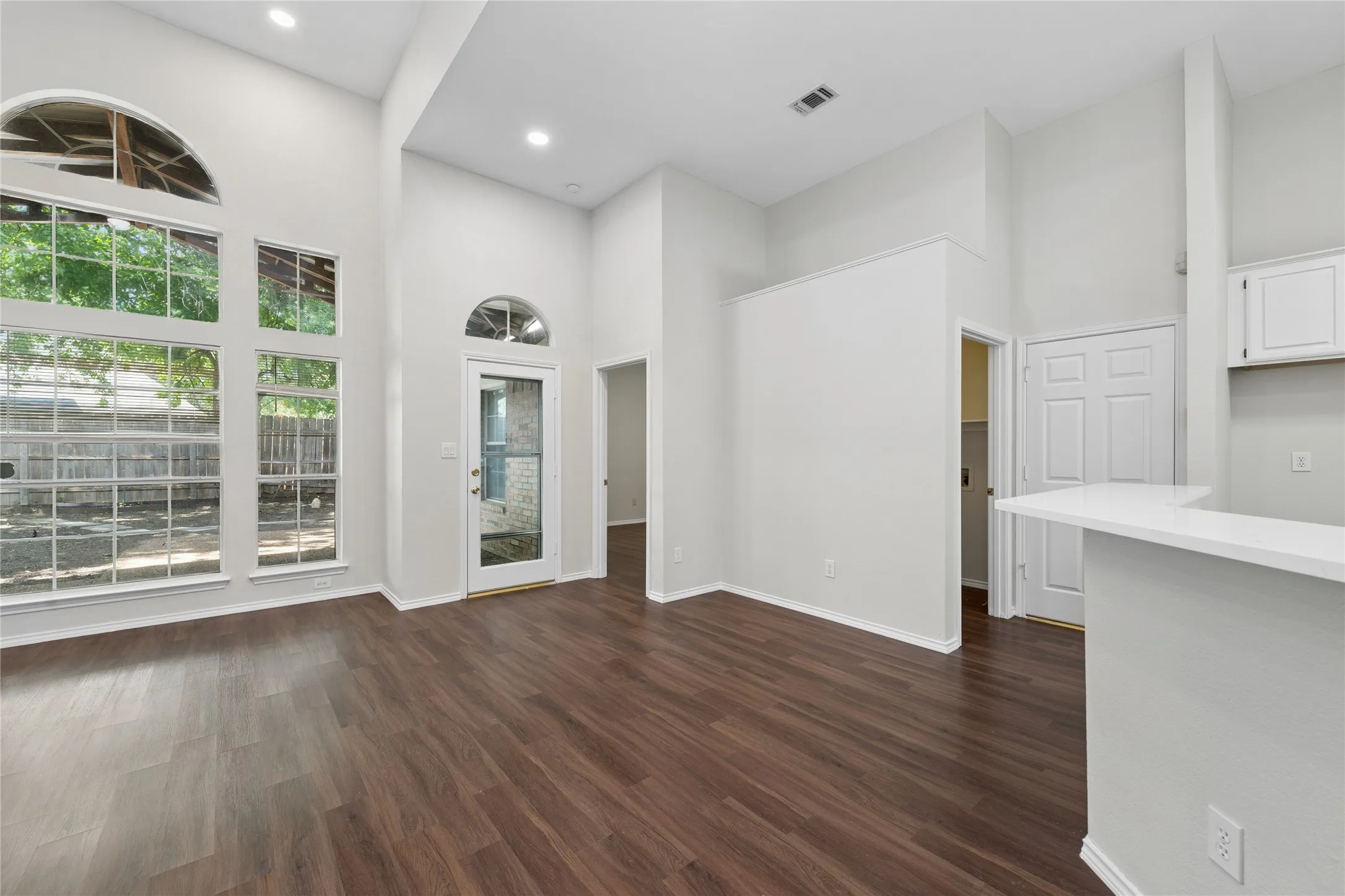 Single Family Residence For Sale in Collin County , 5202 Hawks Nest, Mc Kinney, Texas 75072, 3 Bedroom, 2 Bathroom, 2 Garage spaces, 1,796 Sqft, built in 1993, mls#21293124, Real Estate Agent in Mc Kinney, Homes For Sale in Collin county, Homes For Sale in Mc Kinney, Realtor in Mc Kinney Texas, Real Estate Brokerage Independent Realty Texas, Luminita Cordes Realtor