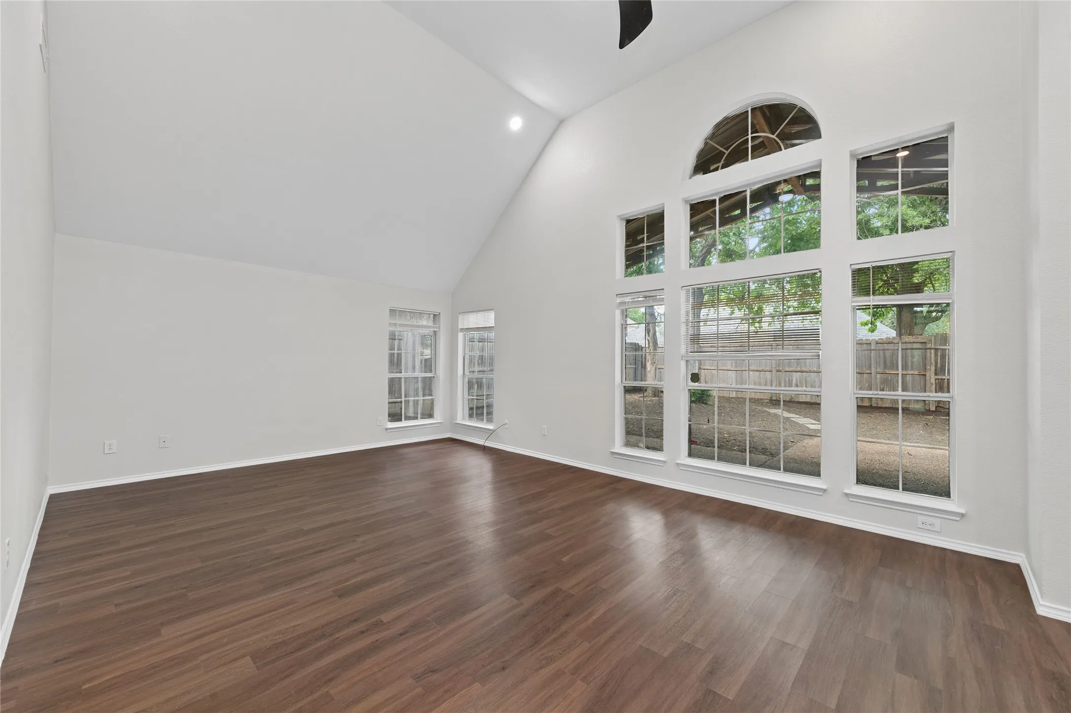 Single Family Residence For Sale in Collin County , 5202 Hawks Nest, Mc Kinney, Texas 75072, 3 Bedroom, 2 Bathroom, 2 Garage spaces, 1,796 Sqft, built in 1993, mls#21293124, Real Estate Agent in Mc Kinney, Homes For Sale in Collin county, Homes For Sale in Mc Kinney, Realtor in Mc Kinney Texas, Real Estate Brokerage Independent Realty Texas, Luminita Cordes Realtor