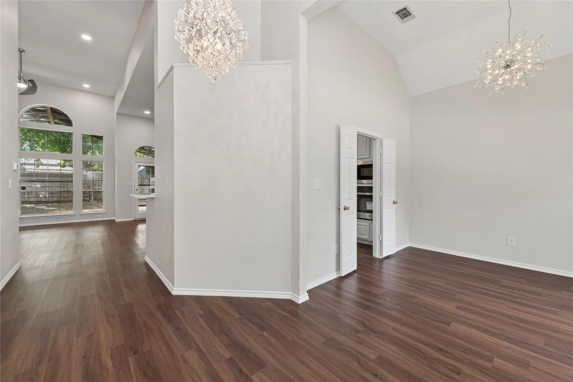 Single Family Residence For Sale in Collin County , 5202 Hawks Nest, Mc Kinney, Texas 75072, 3 Bedroom, 2 Bathroom, 2 Garage spaces, 1,796 Sqft, built in 1993, mls#21293124, Real Estate Agent in Mc Kinney, Homes For Sale in Collin county, Homes For Sale in Mc Kinney, Realtor in Mc Kinney Texas, Real Estate Brokerage Independent Realty Texas, Luminita Cordes Realtor