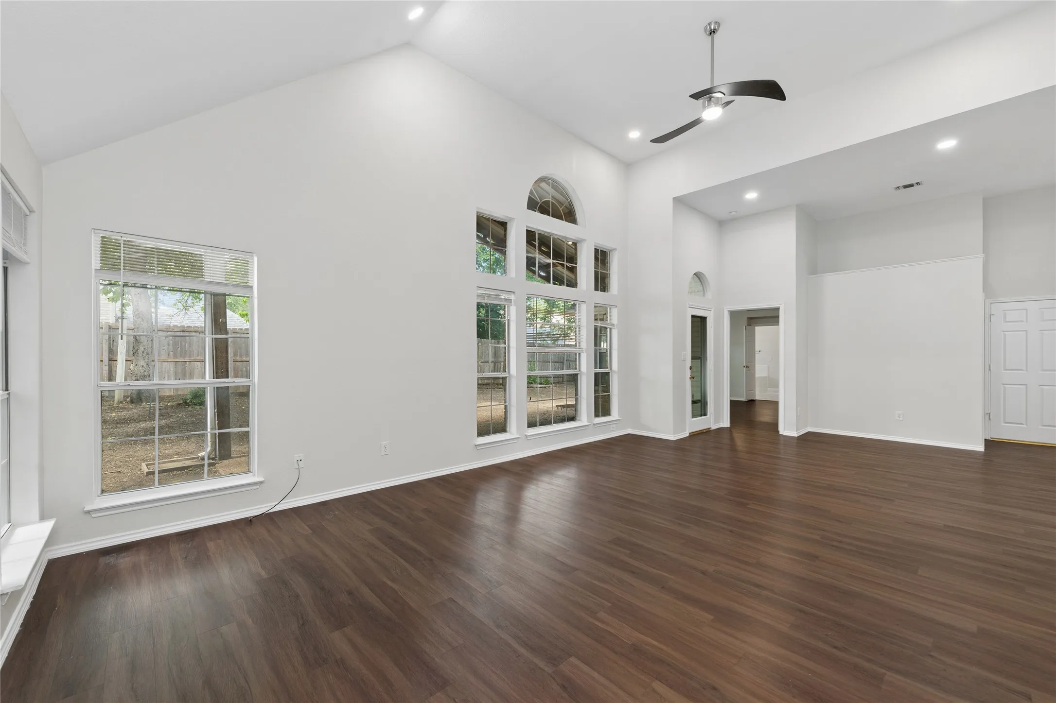 Single Family Residence For Sale in Collin County , 5202 Hawks Nest, Mc Kinney, Texas 75072, 3 Bedroom, 2 Bathroom, 2 Garage spaces, 1,796 Sqft, built in 1993, mls#21293124, Real Estate Agent in Mc Kinney, Homes For Sale in Collin county, Homes For Sale in Mc Kinney, Realtor in Mc Kinney Texas, Real Estate Brokerage Independent Realty Texas, Luminita Cordes Realtor
