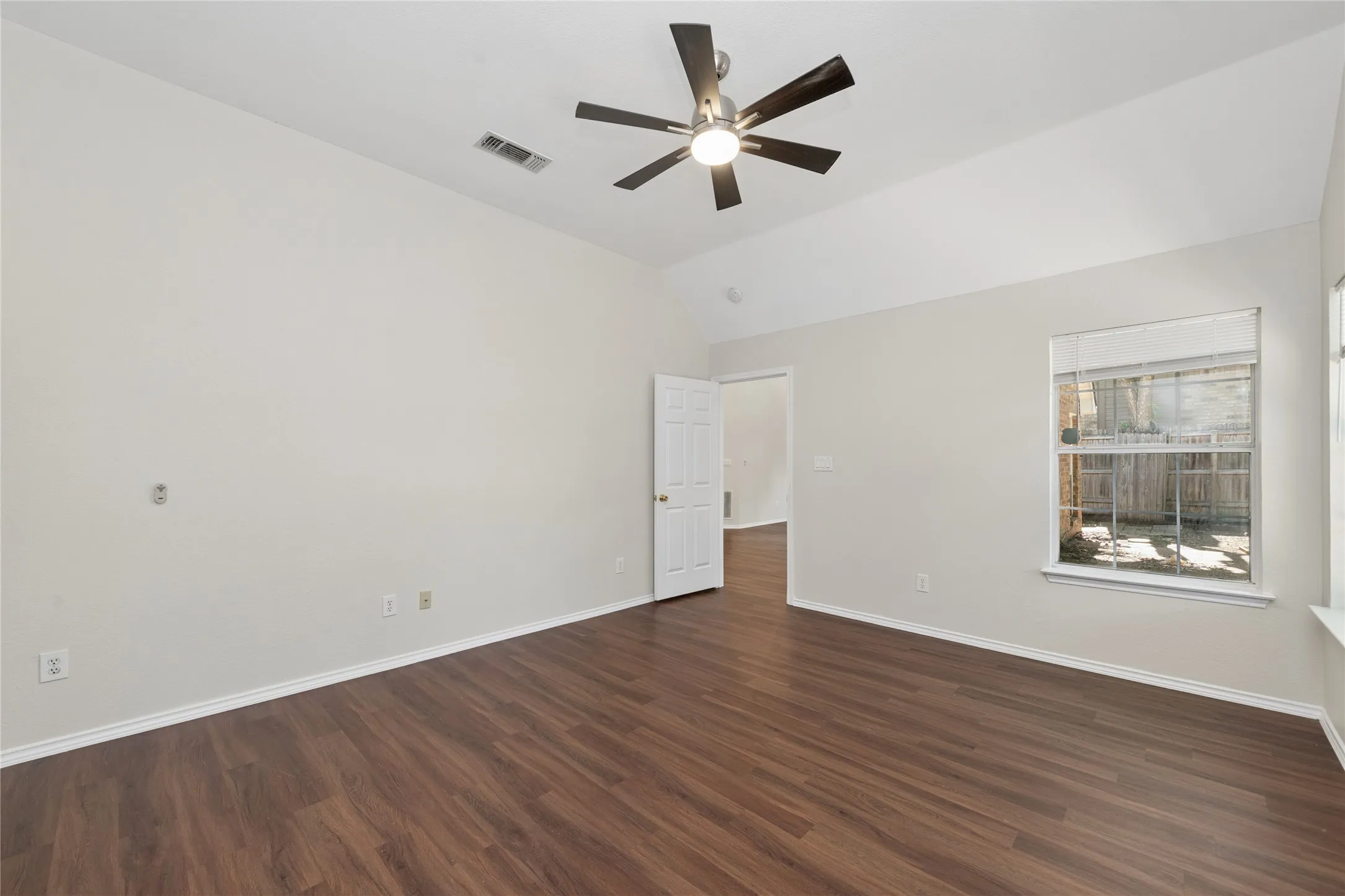 Single Family Residence For Sale in Collin County , 5202 Hawks Nest, Mc Kinney, Texas 75072, 3 Bedroom, 2 Bathroom, 2 Garage spaces, 1,796 Sqft, built in 1993, mls#21293124, Real Estate Agent in Mc Kinney, Homes For Sale in Collin county, Homes For Sale in Mc Kinney, Realtor in Mc Kinney Texas, Real Estate Brokerage Independent Realty Texas, Luminita Cordes Realtor