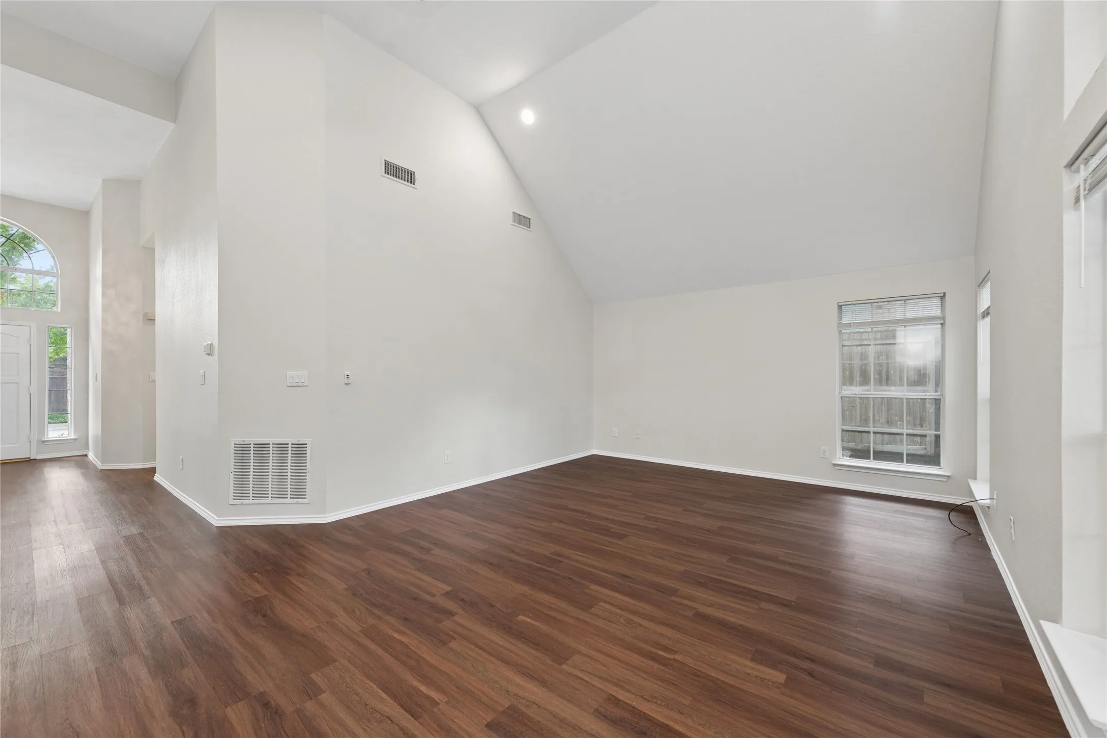 Single Family Residence For Sale in Collin County , 5202 Hawks Nest, Mc Kinney, Texas 75072, 3 Bedroom, 2 Bathroom, 2 Garage spaces, 1,796 Sqft, built in 1993, mls#21293124, Real Estate Agent in Mc Kinney, Homes For Sale in Collin county, Homes For Sale in Mc Kinney, Realtor in Mc Kinney Texas, Real Estate Brokerage Independent Realty Texas, Luminita Cordes Realtor