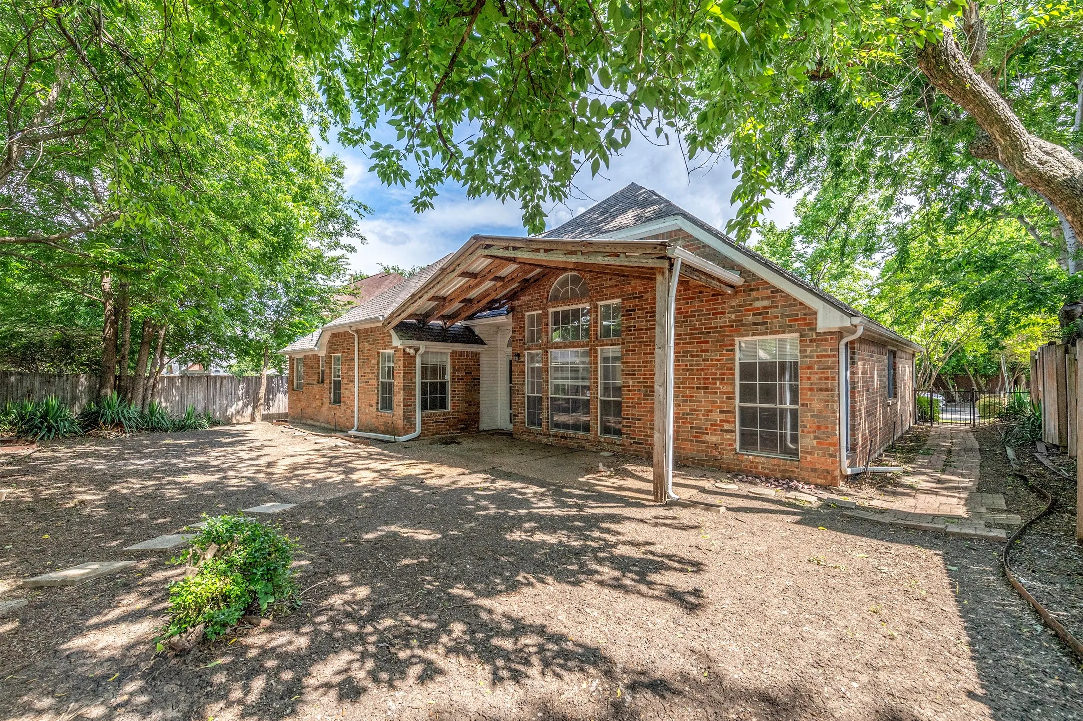 Single Family Residence For Sale in Collin County , 5202 Hawks Nest, Mc Kinney, Texas 75072, 3 Bedroom, 2 Bathroom, 2 Garage spaces, 1,796 Sqft, built in 1993, mls#21293124, Real Estate Agent in Mc Kinney, Homes For Sale in Collin county, Homes For Sale in Mc Kinney, Realtor in Mc Kinney Texas, Real Estate Brokerage Independent Realty Texas, Luminita Cordes Realtor