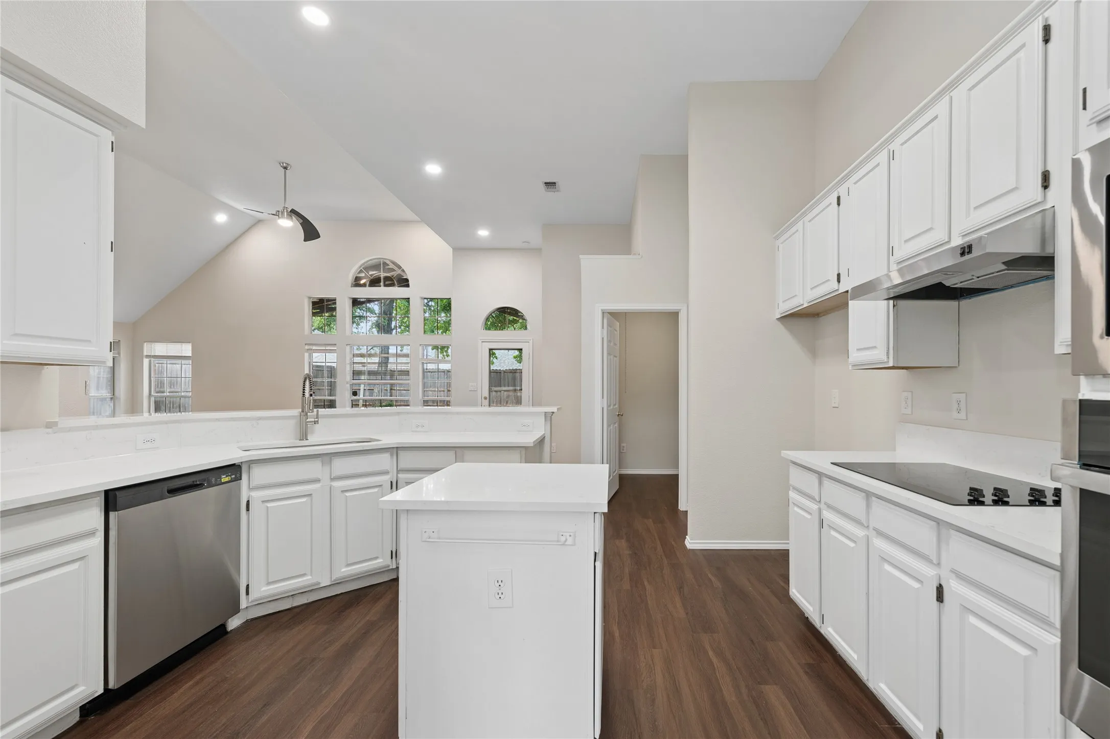 Single Family Residence For Sale in Collin County , 5202 Hawks Nest, Mc Kinney, Texas 75072, 3 Bedroom, 2 Bathroom, 2 Garage spaces, 1,796 Sqft, built in 1993, mls#21293124, Real Estate Agent in Mc Kinney, Homes For Sale in Collin county, Homes For Sale in Mc Kinney, Realtor in Mc Kinney Texas, Real Estate Brokerage Independent Realty Texas, Luminita Cordes Realtor