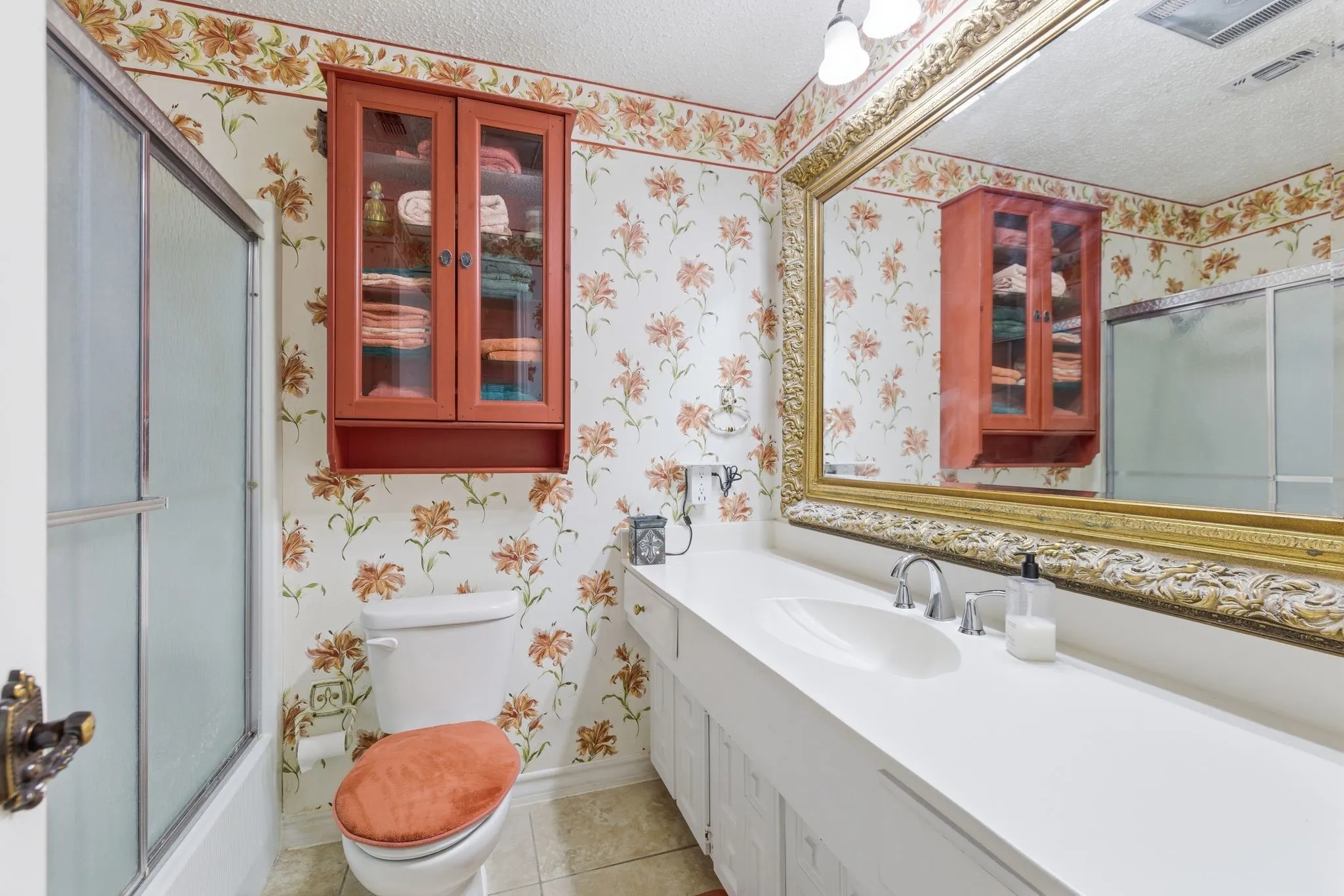 Single Family Residence For Sale in Hood County , 6309 Blackfoot Trail, De Cordova, Texas 76049, 3 Bedrooms, 2 Bathrooms, 2 Garage spaces, 1,863 Sqft, built in 1978, Price $329,900, mls#21293401, Real Estate Agent in De Cordova, Homes For Sale in Hood county, Homes For Sale in De Cordova, Realtor in De Cordova Texas, Real Estate Brokerage Independent Realty Texas, Luminita Cordes Realtor