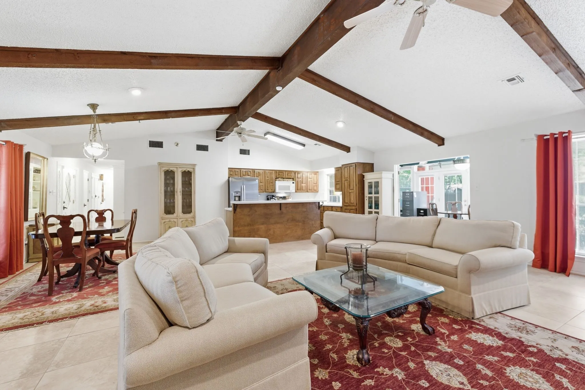 Single Family Residence For Sale in Hood County , 6309 Blackfoot Trail, De Cordova, Texas 76049, 3 Bedrooms, 2 Bathrooms, 2 Garage spaces, 1,863 Sqft, built in 1978, Price $329,900, mls#21293401, Real Estate Agent in De Cordova, Homes For Sale in Hood county, Homes For Sale in De Cordova, Realtor in De Cordova Texas, Real Estate Brokerage Independent Realty Texas, Luminita Cordes Realtor