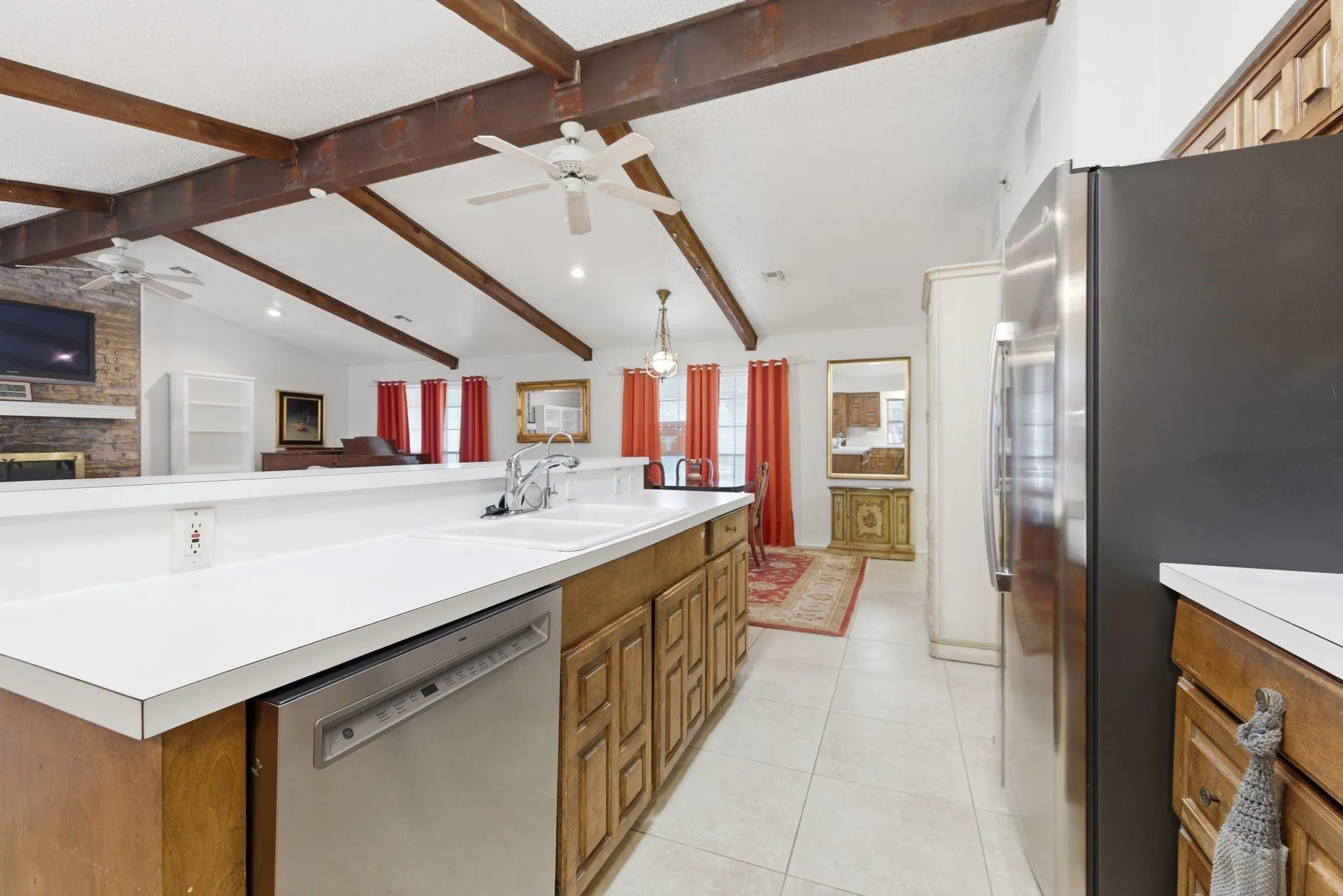 Single Family Residence For Sale in Hood County , 6309 Blackfoot Trail, De Cordova, Texas 76049, 3 Bedrooms, 2 Bathrooms, 2 Garage spaces, 1,863 Sqft, built in 1978, Price $329,900, mls#21293401, Real Estate Agent in De Cordova, Homes For Sale in Hood county, Homes For Sale in De Cordova, Realtor in De Cordova Texas, Real Estate Brokerage Independent Realty Texas, Luminita Cordes Realtor
