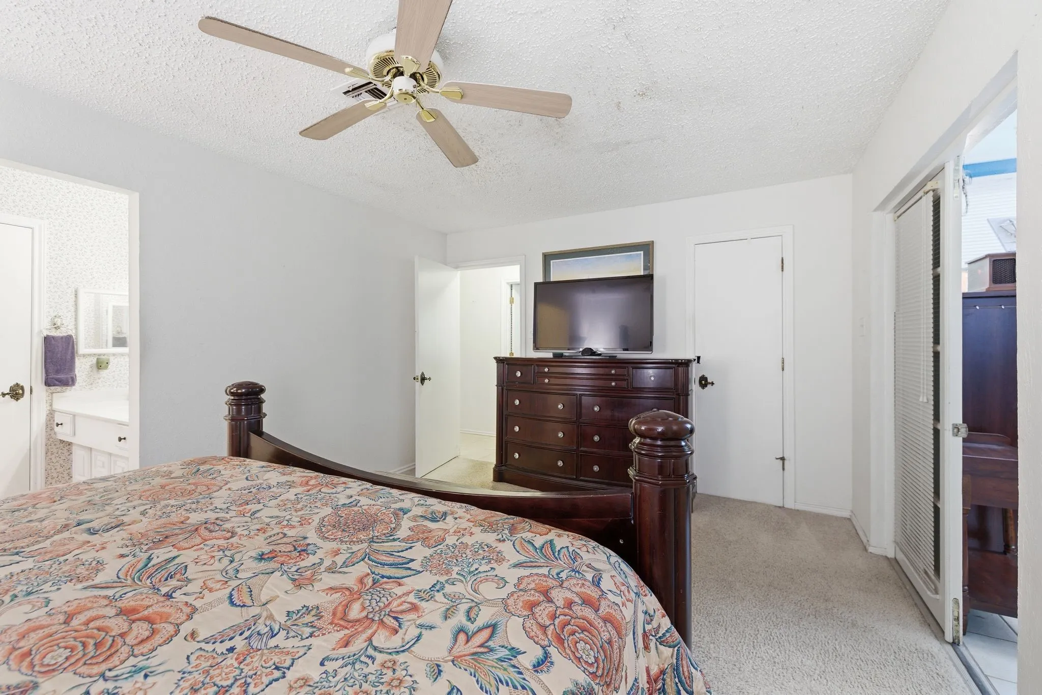 Single Family Residence For Sale in Hood County , 6309 Blackfoot Trail, De Cordova, Texas 76049, 3 Bedrooms, 2 Bathrooms, 2 Garage spaces, 1,863 Sqft, built in 1978, Price $329,900, mls#21293401, Real Estate Agent in De Cordova, Homes For Sale in Hood county, Homes For Sale in De Cordova, Realtor in De Cordova Texas, Real Estate Brokerage Independent Realty Texas, Luminita Cordes Realtor