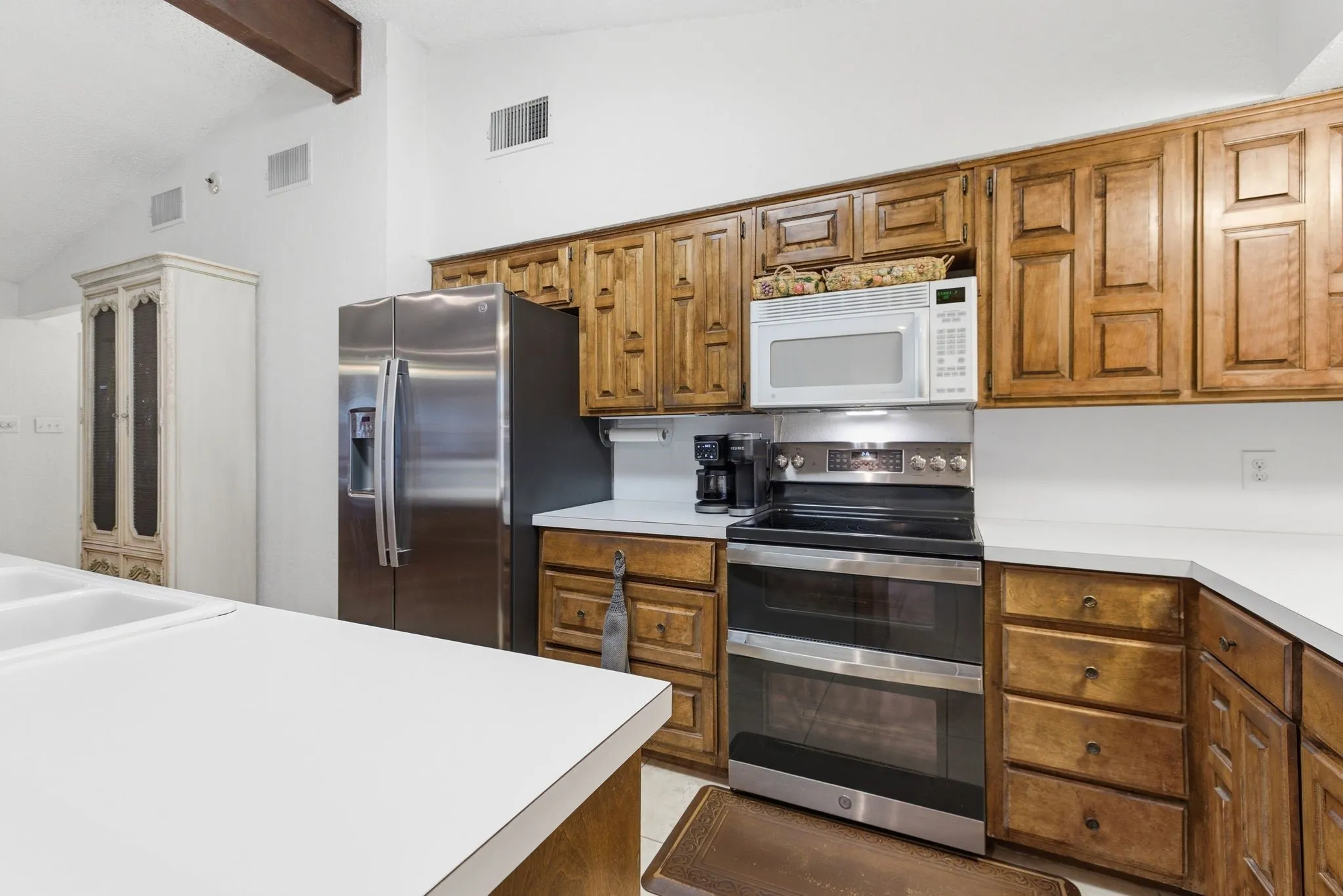 Single Family Residence For Sale in Hood County , 6309 Blackfoot Trail, De Cordova, Texas 76049, 3 Bedrooms, 2 Bathrooms, 2 Garage spaces, 1,863 Sqft, built in 1978, Price $329,900, mls#21293401, Real Estate Agent in De Cordova, Homes For Sale in Hood county, Homes For Sale in De Cordova, Realtor in De Cordova Texas, Real Estate Brokerage Independent Realty Texas, Luminita Cordes Realtor
