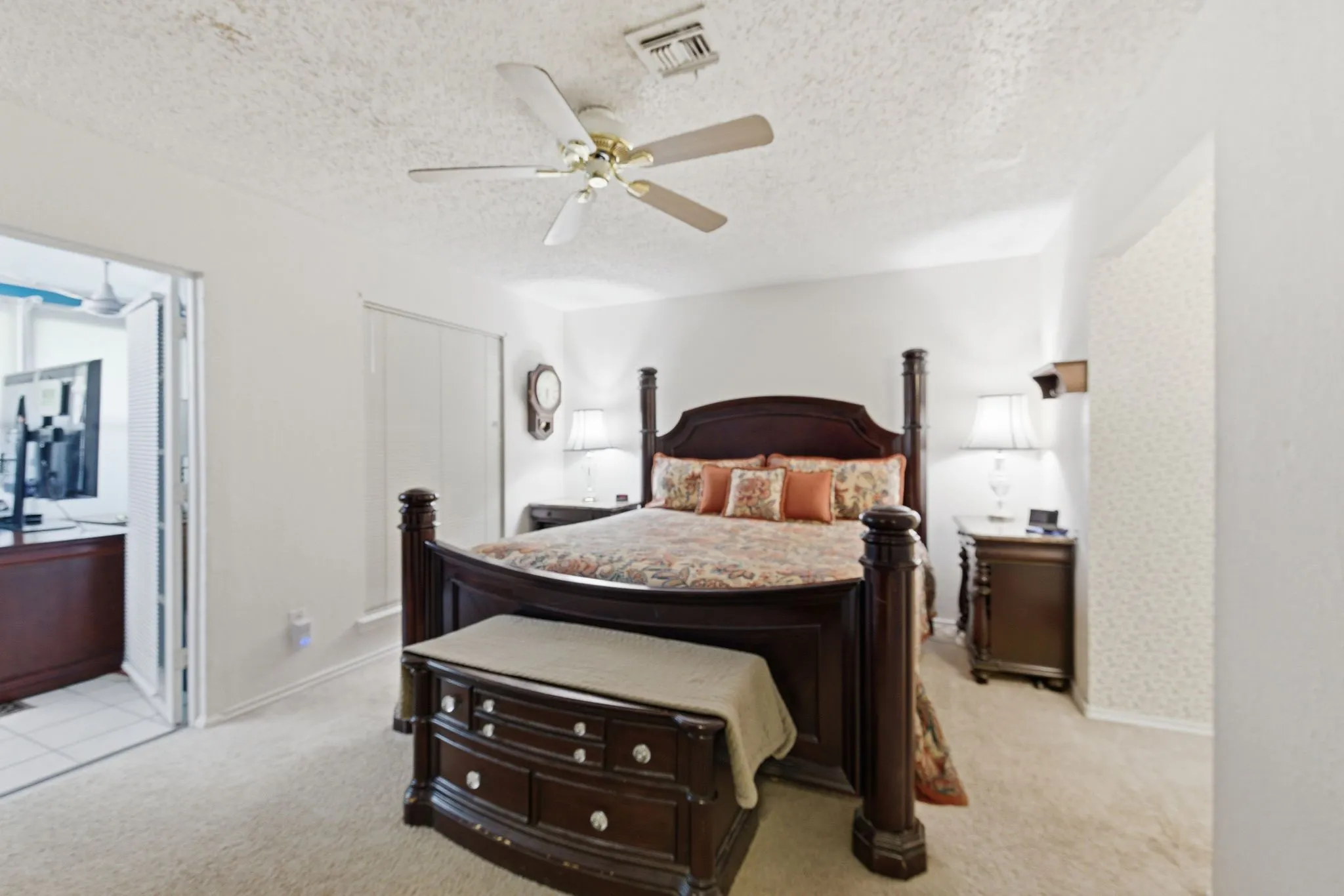 Single Family Residence For Sale in Hood County , 6309 Blackfoot Trail, De Cordova, Texas 76049, 3 Bedrooms, 2 Bathrooms, 2 Garage spaces, 1,863 Sqft, built in 1978, Price $329,900, mls#21293401, Real Estate Agent in De Cordova, Homes For Sale in Hood county, Homes For Sale in De Cordova, Realtor in De Cordova Texas, Real Estate Brokerage Independent Realty Texas, Luminita Cordes Realtor