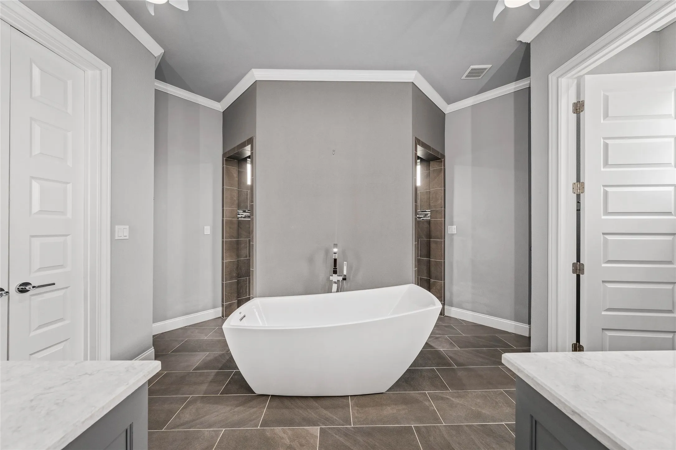 Single Family Residence For Sale in Mc Lennan County , 104 Chalet Lane, Waco, Texas 76712, 4 Bedroom, 4 Bathroom, 3 Garage spaces, 3,053 Sqft, built in 2018, Price $1,200,000, mls#21293685, Real Estate Agent in Waco, Homes For Sale in Mc Lennan county, Homes For Sale in Waco, Realtor in Waco Texas, Real Estate Brokerage Independent Realty Texas, Luminita Cordes Realtor