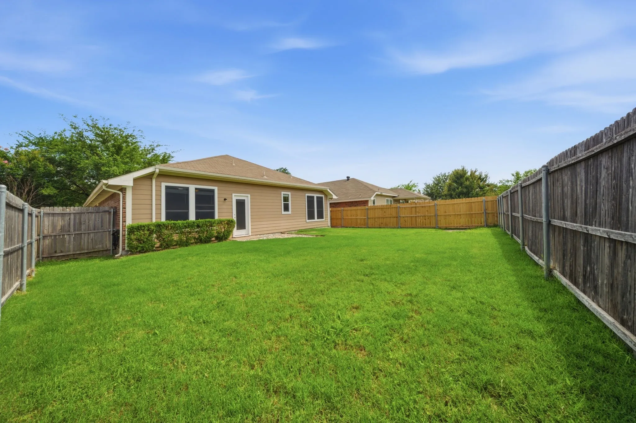 Single Family Residence For Sale in Kaufman County , 1018 Kimbro Drive, Forney, Texas 75126, 4 Bedroom, 2 Bathroom, 2 Garage spaces, 1,828 Sqft, built in 2005, mls#21291071, Real Estate Agent in Forney, Homes For Sale in Kaufman county, Homes For Sale in Forney, Realtor in Forney Texas, Real Estate Brokerage Independent Realty Texas, Luminita Cordes Realtor