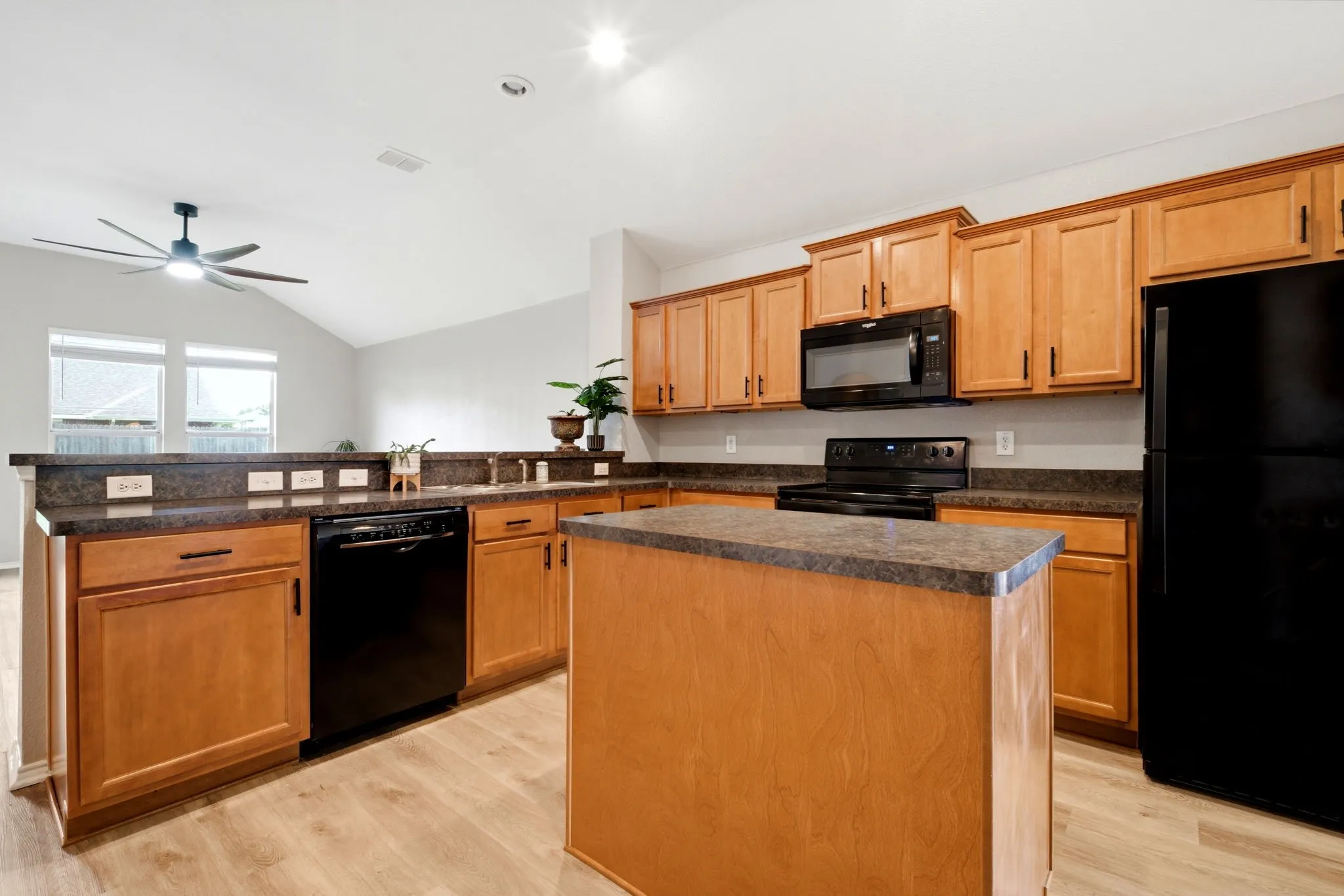 Single Family Residence For Sale in Kaufman County , 1018 Kimbro Drive, Forney, Texas 75126, 4 Bedroom, 2 Bathroom, 2 Garage spaces, 1,828 Sqft, built in 2005, mls#21291071, Real Estate Agent in Forney, Homes For Sale in Kaufman county, Homes For Sale in Forney, Realtor in Forney Texas, Real Estate Brokerage Independent Realty Texas, Luminita Cordes Realtor