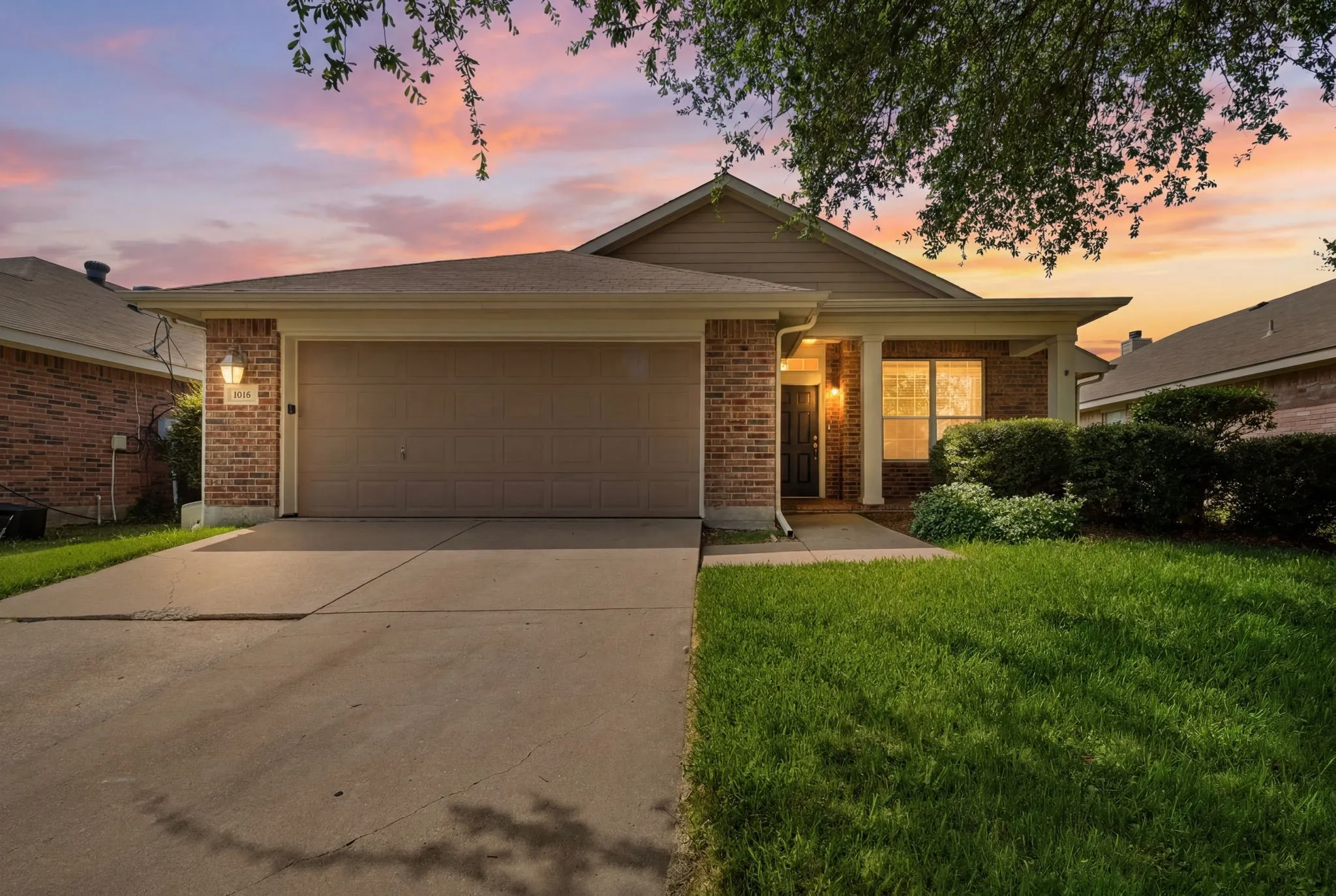 Single Family Residence For Sale in Kaufman County , 1018 Kimbro Drive, Forney, Texas 75126, 4 Bedroom, 2 Bathroom, 2 Garage spaces, 1,828 Sqft, built in 2005, mls#21291071, Real Estate Agent in Forney, Homes For Sale in Kaufman county, Homes For Sale in Forney, Realtor in Forney Texas, Real Estate Brokerage Independent Realty Texas, Luminita Cordes Realtor