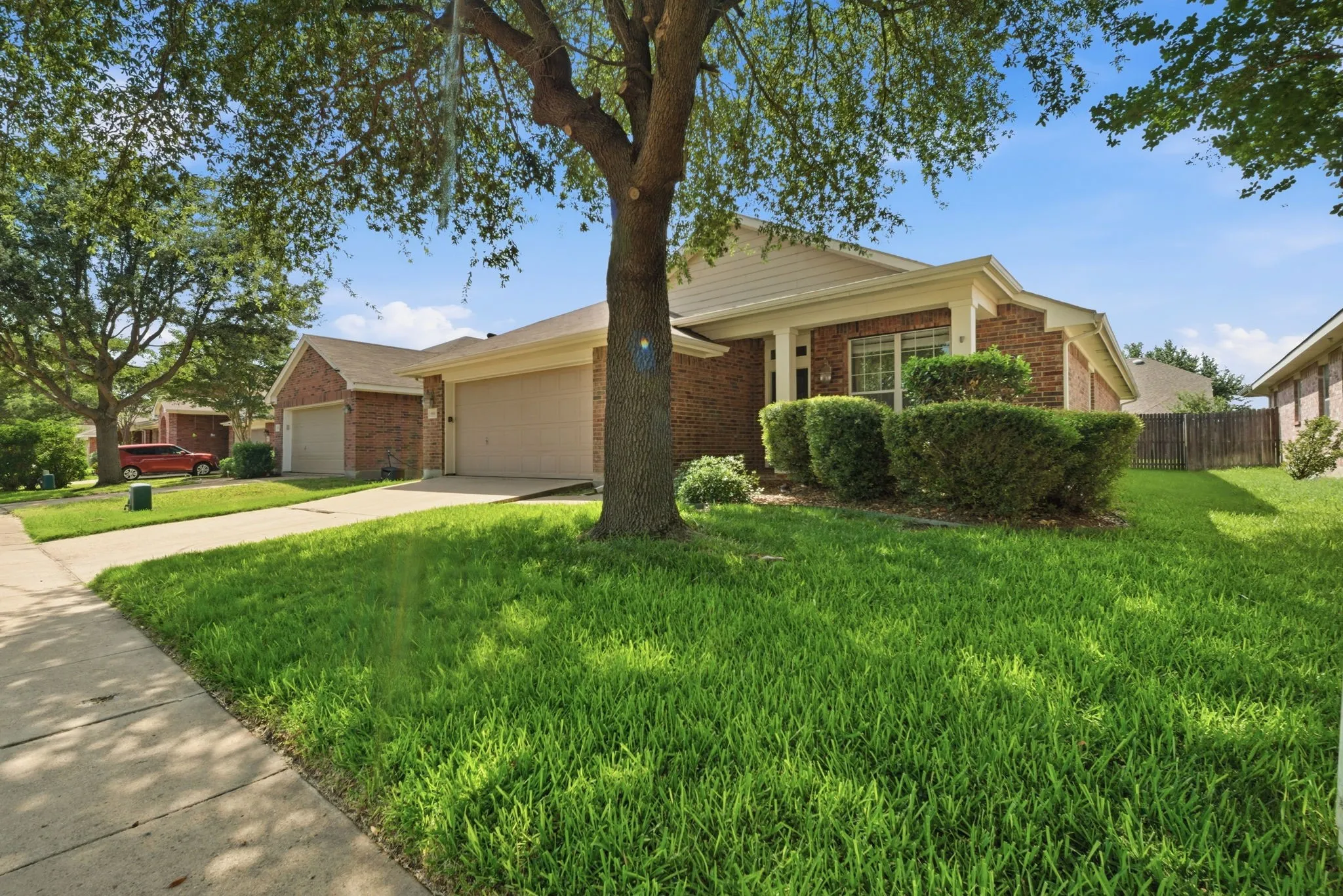 Single Family Residence For Sale in Kaufman County , 1018 Kimbro Drive, Forney, Texas 75126, 4 Bedroom, 2 Bathroom, 2 Garage spaces, 1,828 Sqft, built in 2005, mls#21291071, Real Estate Agent in Forney, Homes For Sale in Kaufman county, Homes For Sale in Forney, Realtor in Forney Texas, Real Estate Brokerage Independent Realty Texas, Luminita Cordes Realtor